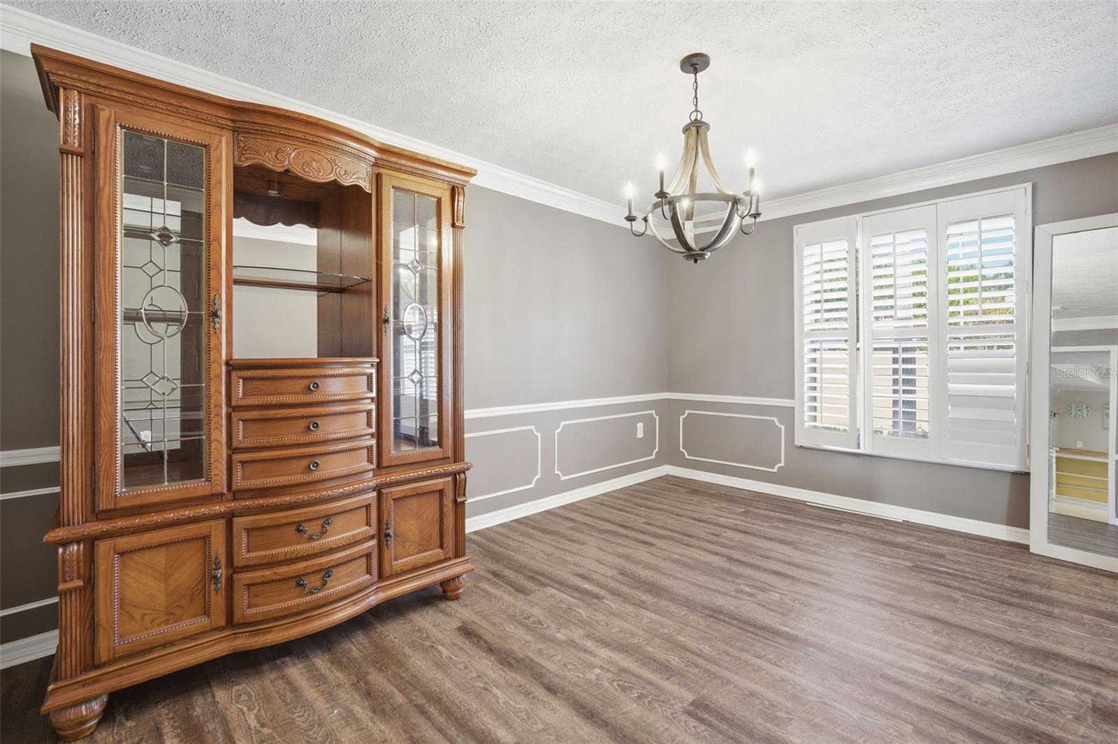 Listing photo id 27 for 2842 Springdell Circle