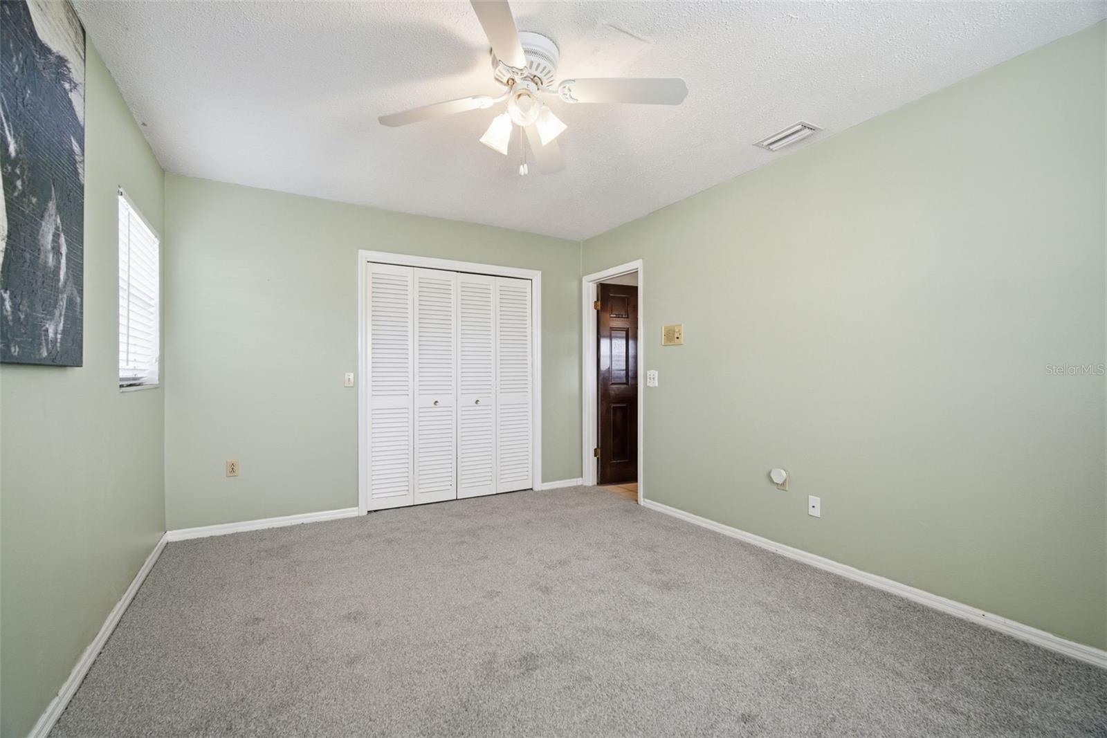 Listing photo id 32 for 2842 Springdell Circle