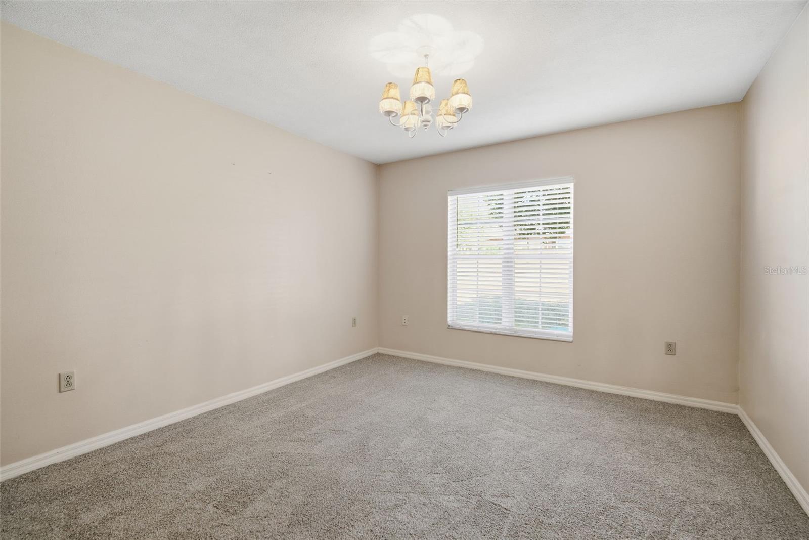 Listing photo id 34 for 2842 Springdell Circle