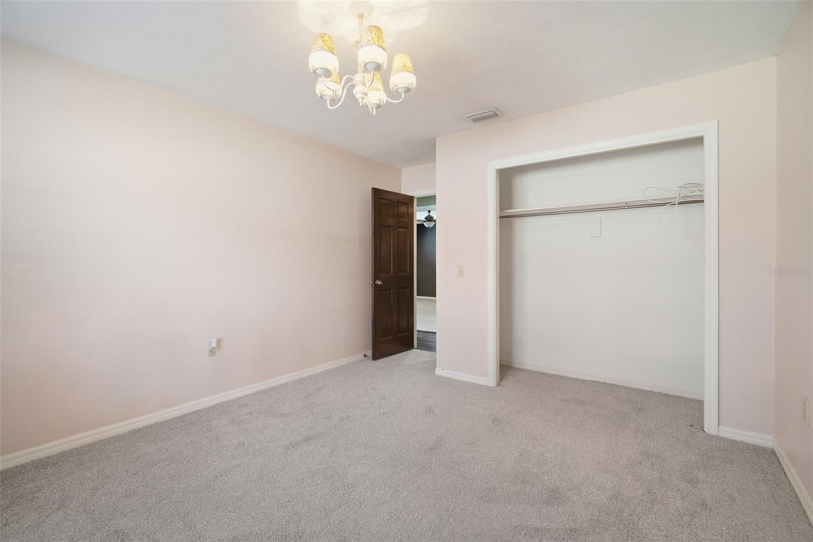 Listing photo id 35 for 2842 Springdell Circle