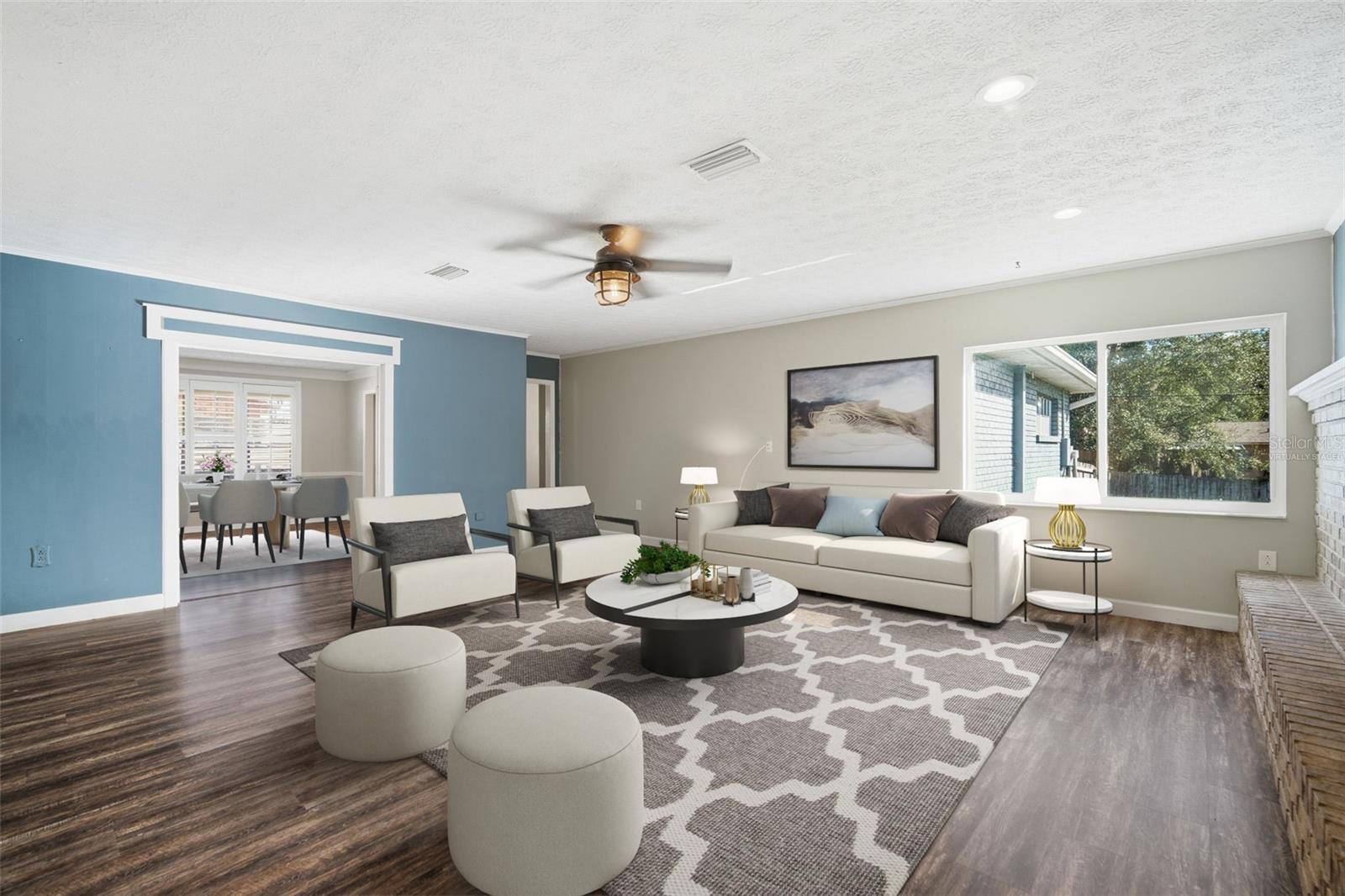 Listing photo id 2 for 2842 Springdell Circle