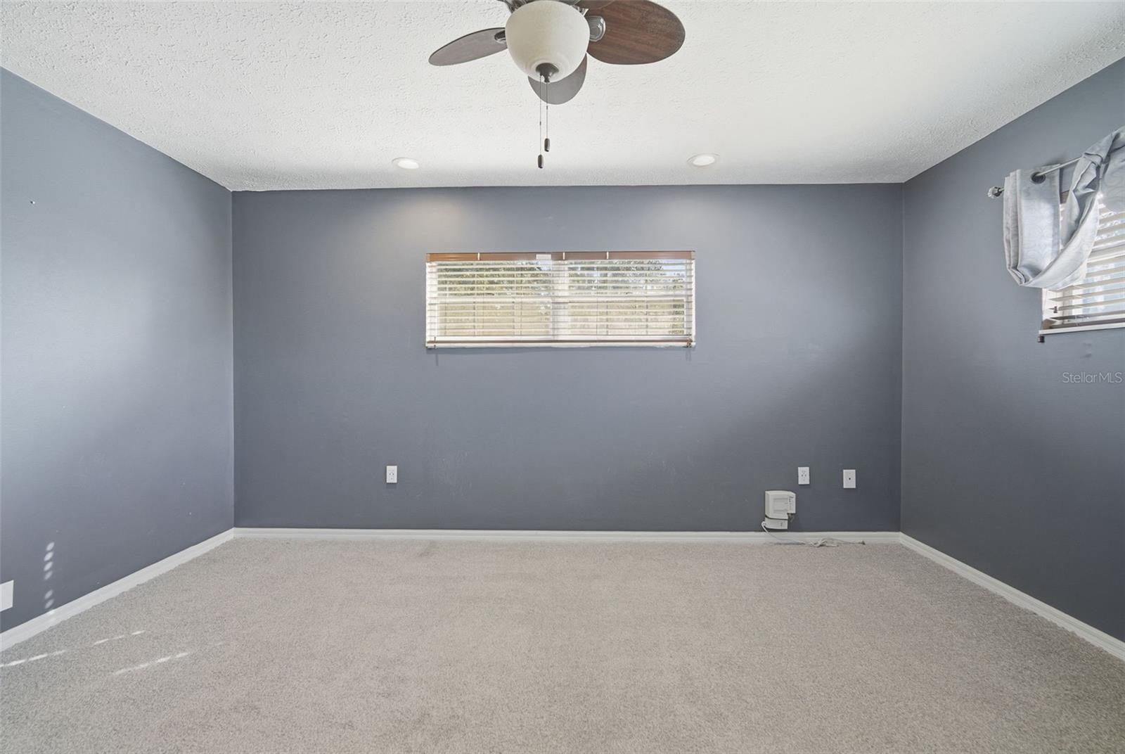 Listing photo id 43 for 2842 Springdell Circle