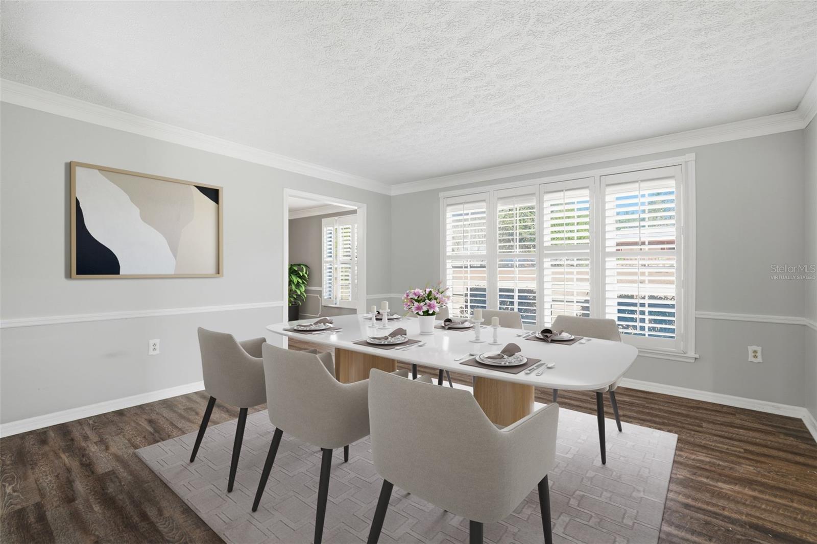 Listing photo id 3 for 2842 Springdell Circle