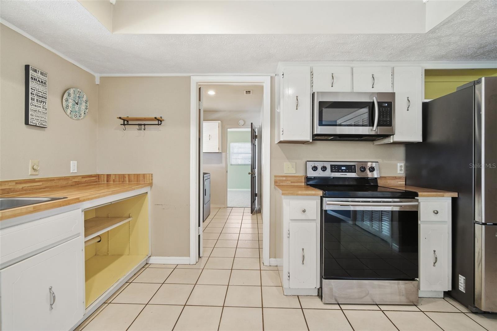 Listing photo id 49 for 2842 Springdell Circle