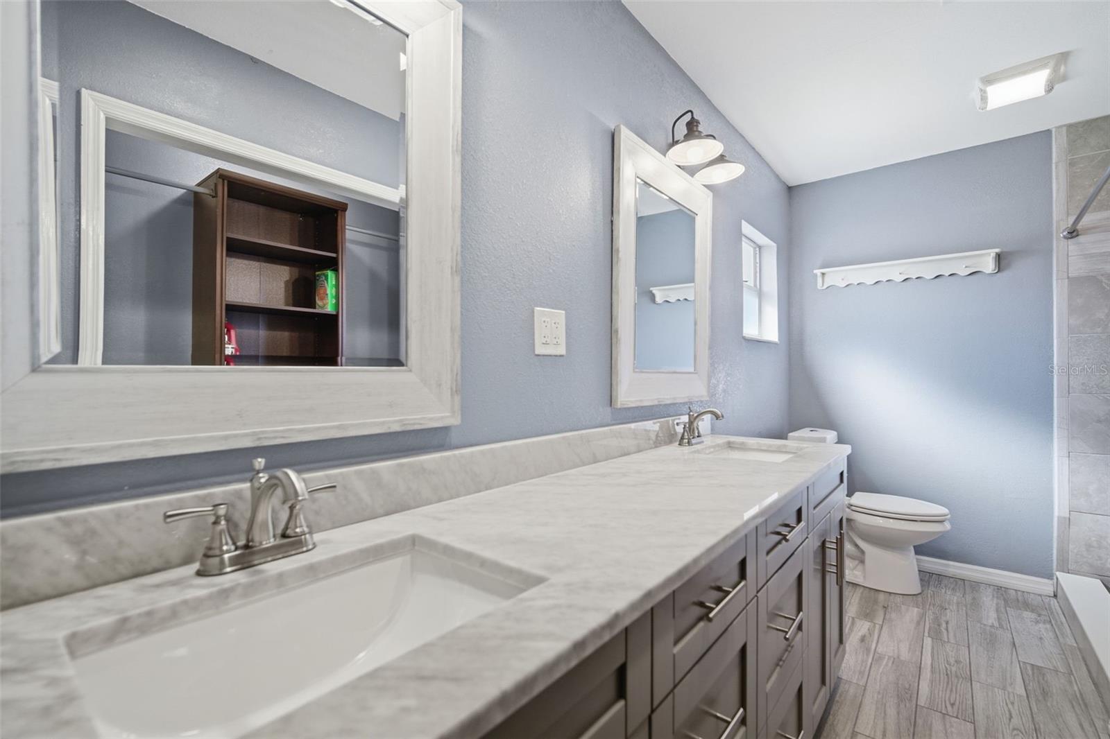 Listing photo id 53 for 2842 Springdell Circle