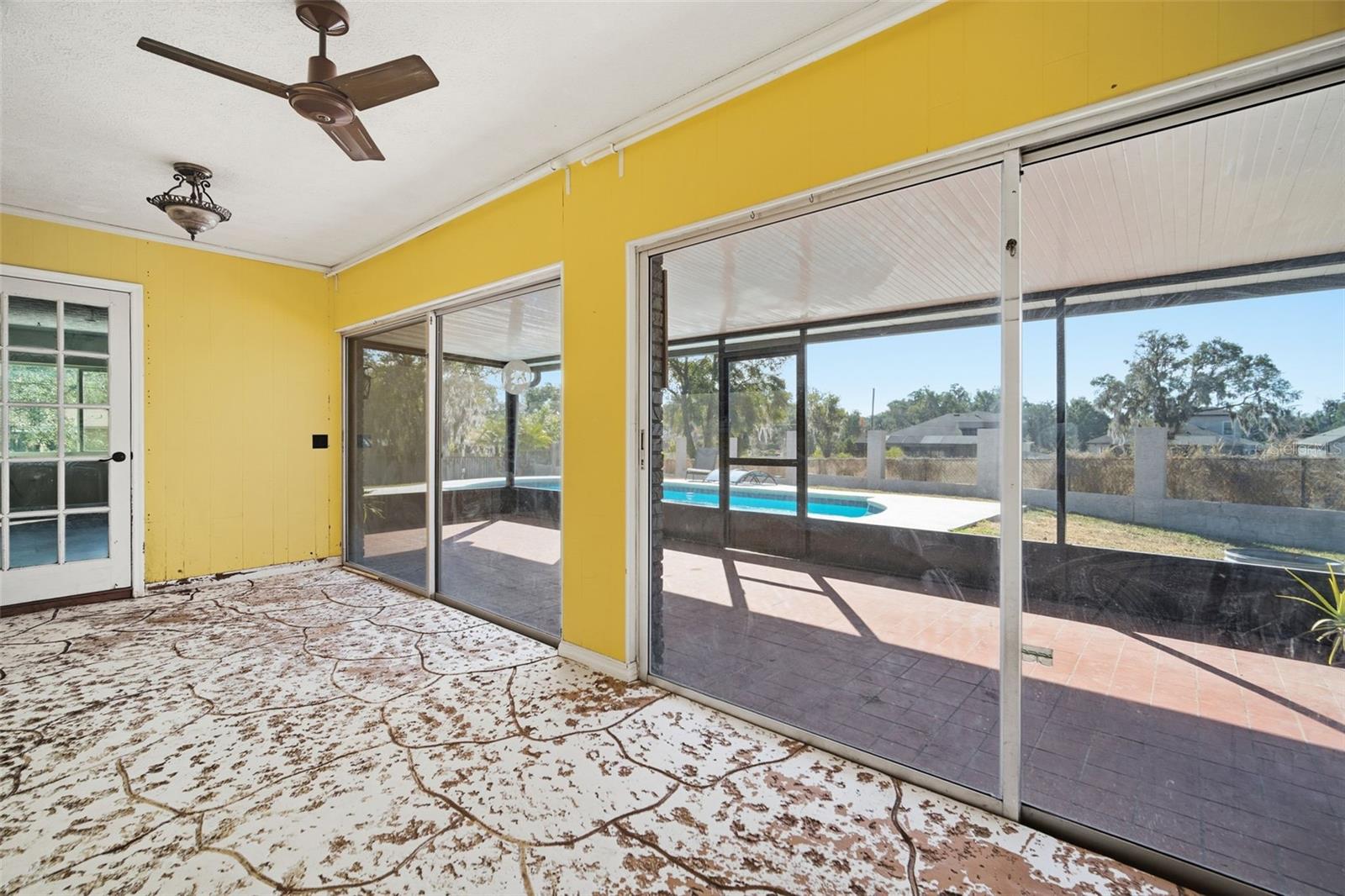 Listing photo id 59 for 2842 Springdell Circle