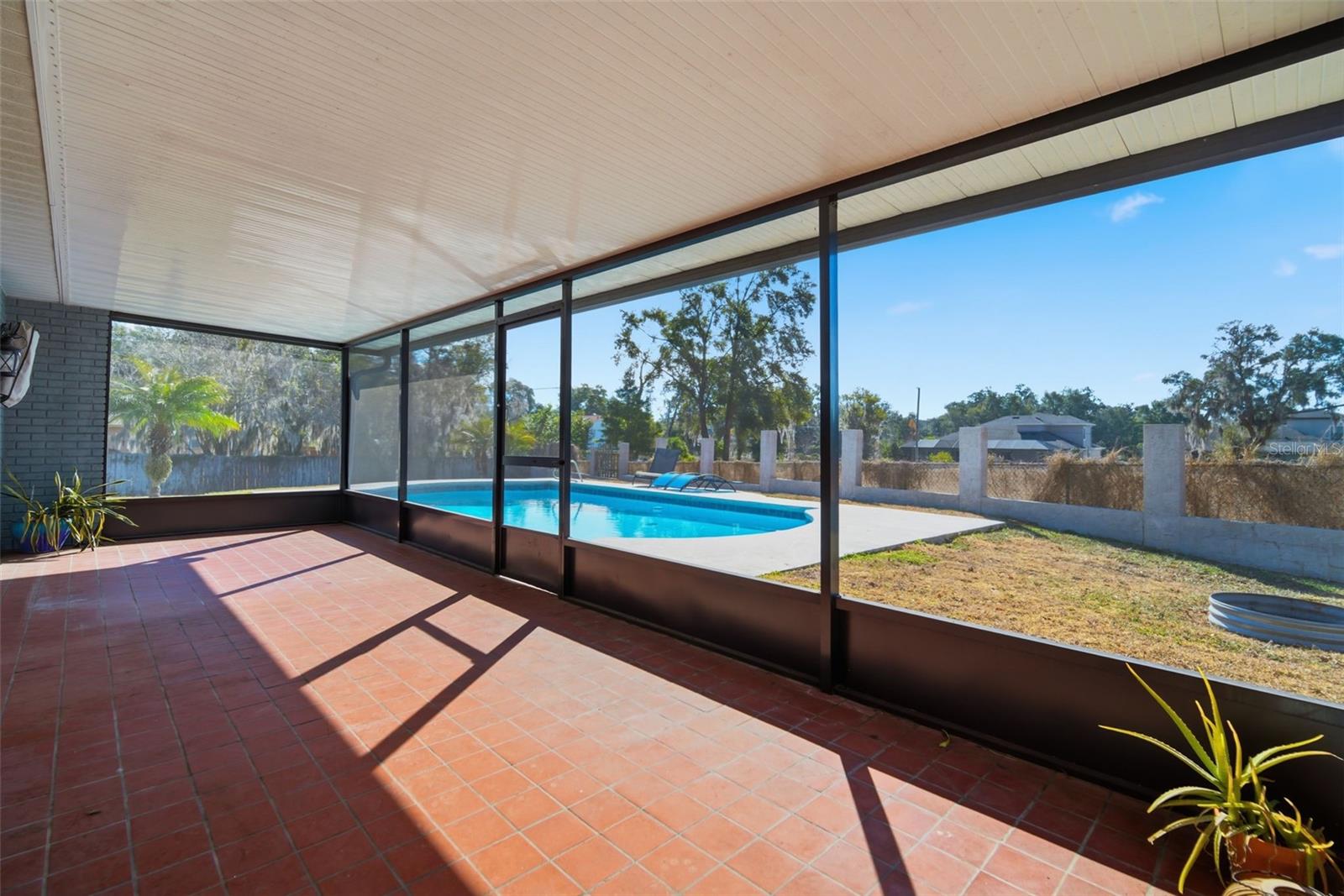 Listing photo id 61 for 2842 Springdell Circle