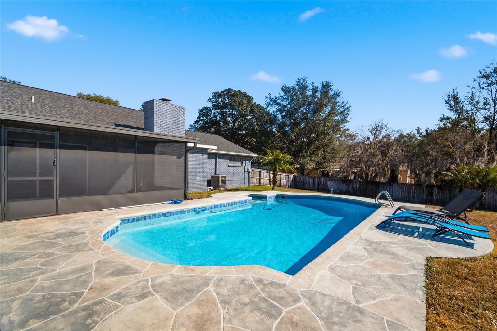 Listing photo id 64 for 2842 Springdell Circle