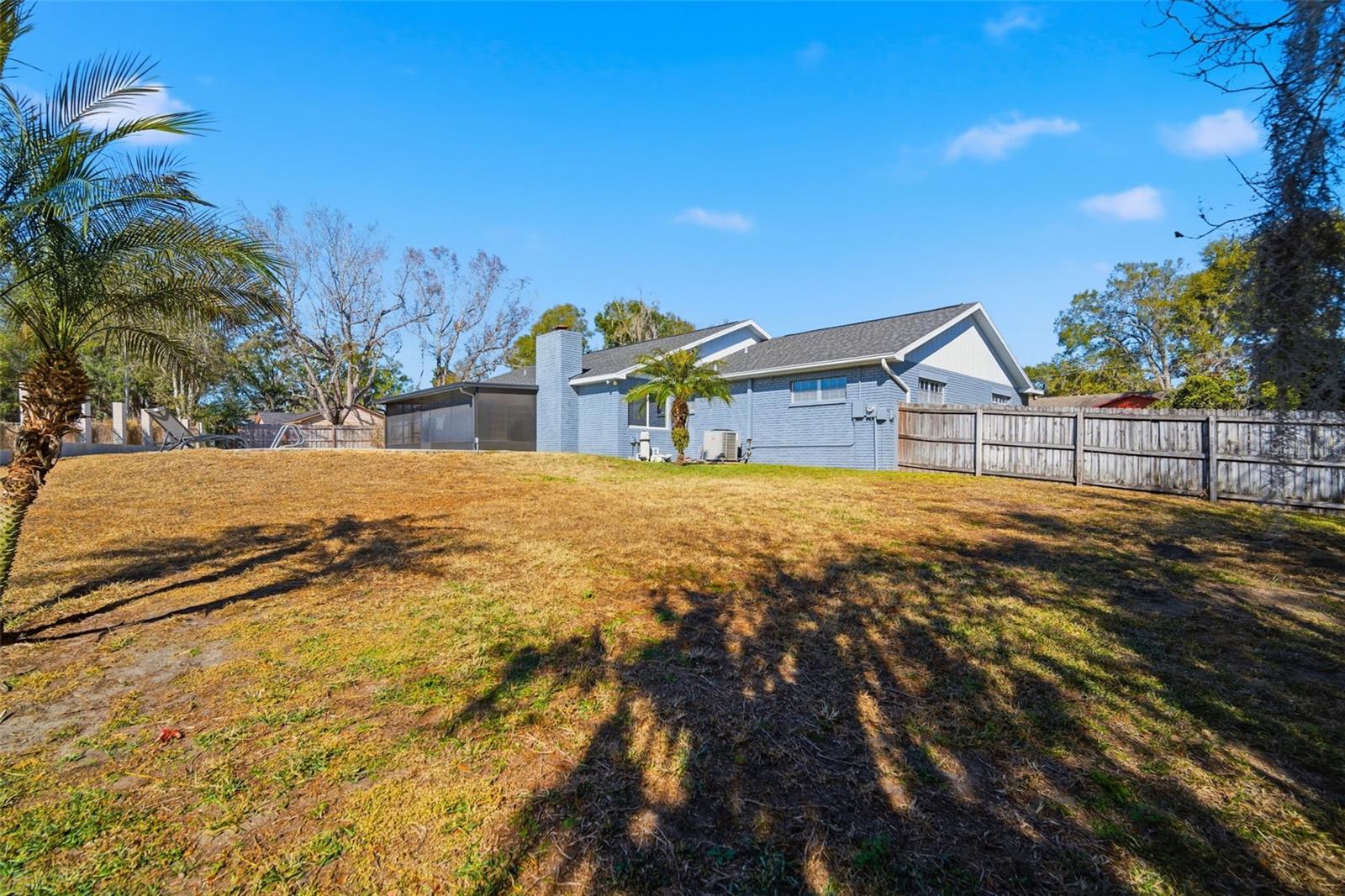 Listing photo id 69 for 2842 Springdell Circle