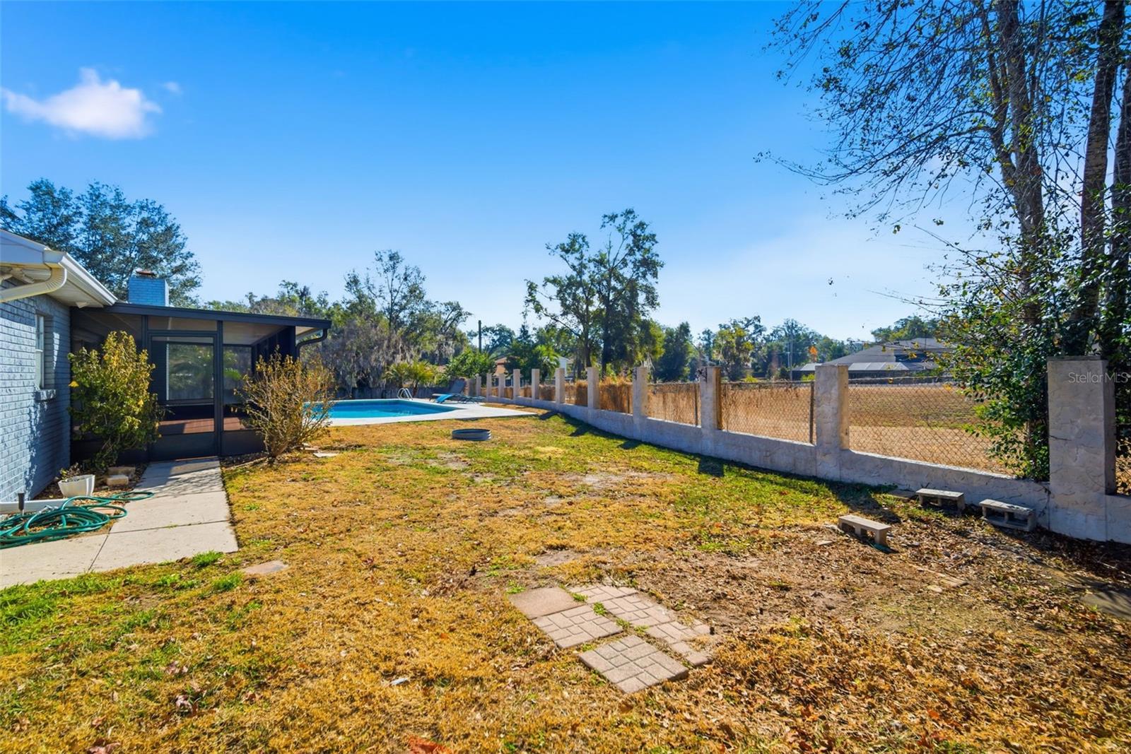 Listing photo id 71 for 2842 Springdell Circle