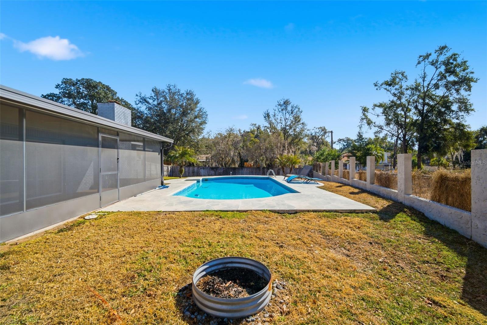 Listing photo id 72 for 2842 Springdell Circle