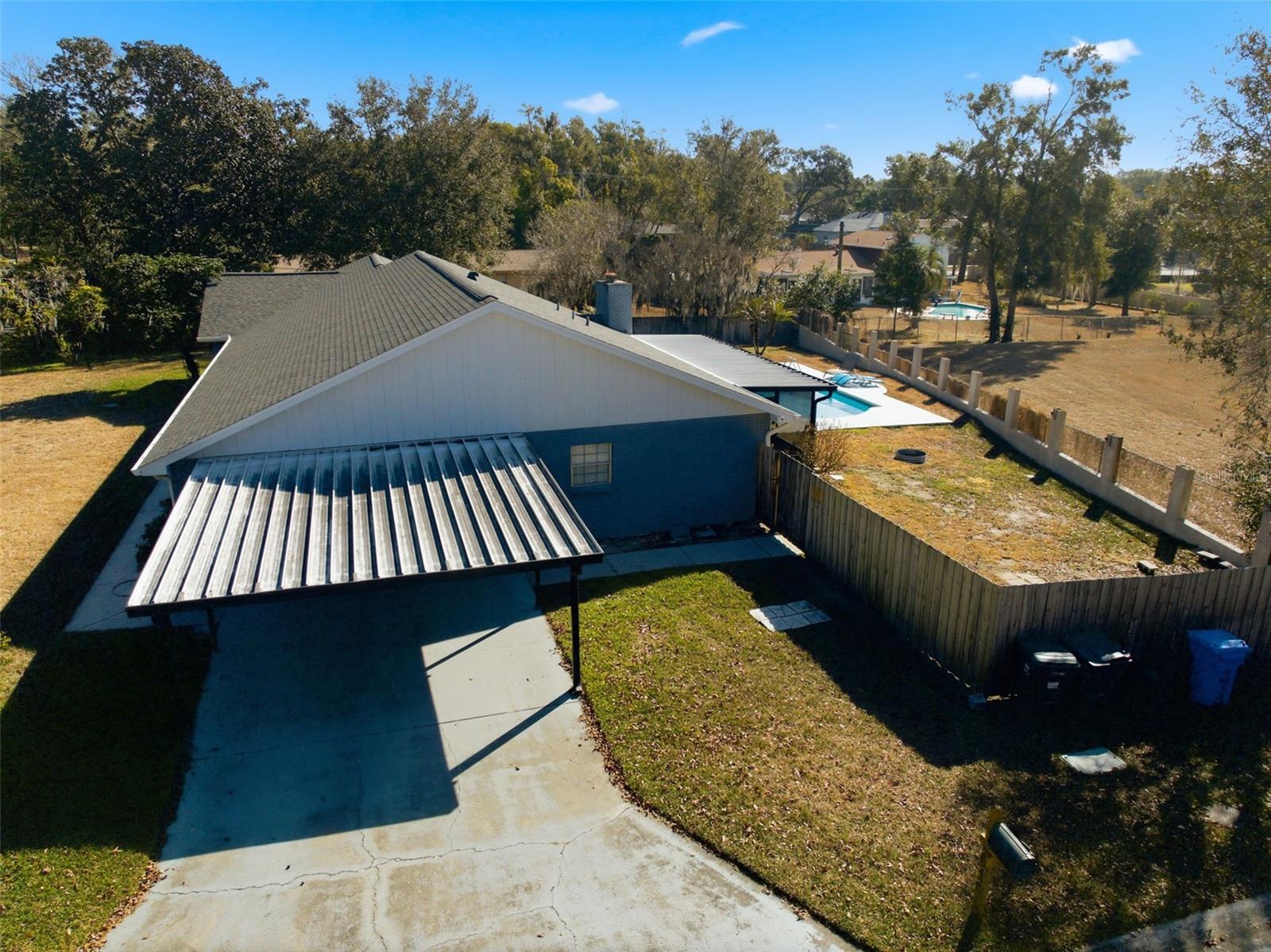 Listing photo id 78 for 2842 Springdell Circle