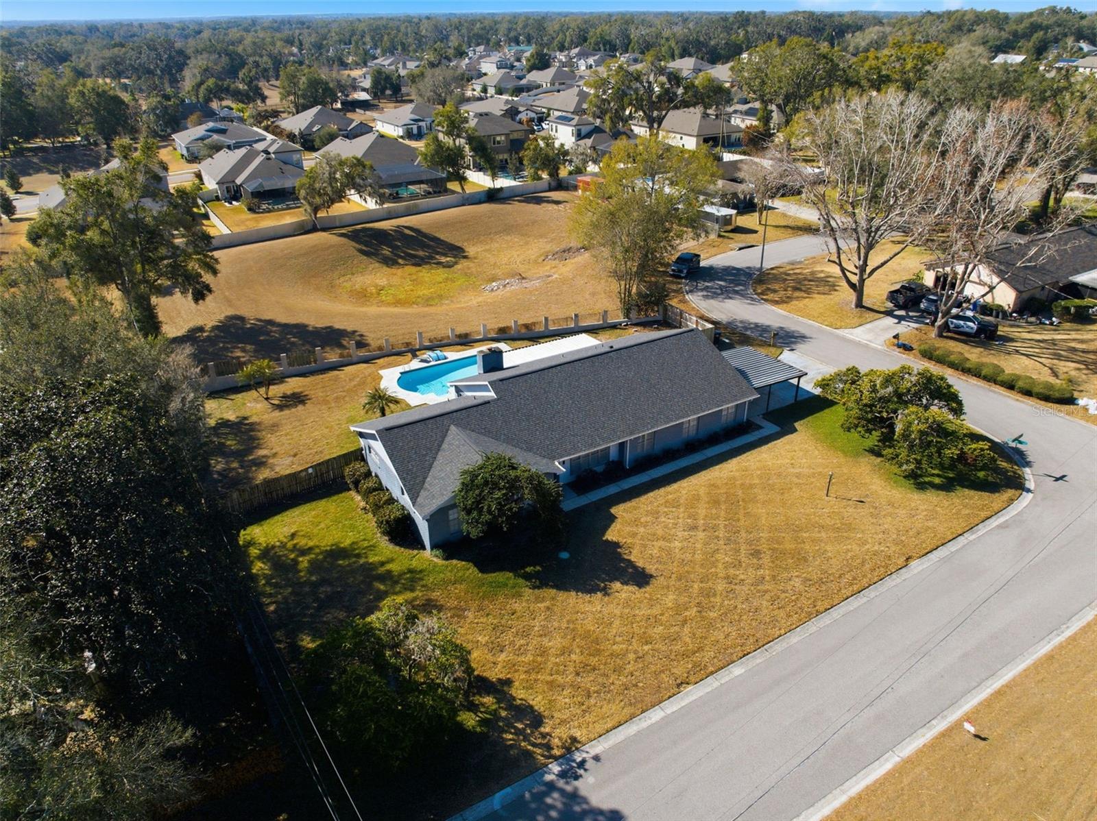 Listing photo id 79 for 2842 Springdell Circle