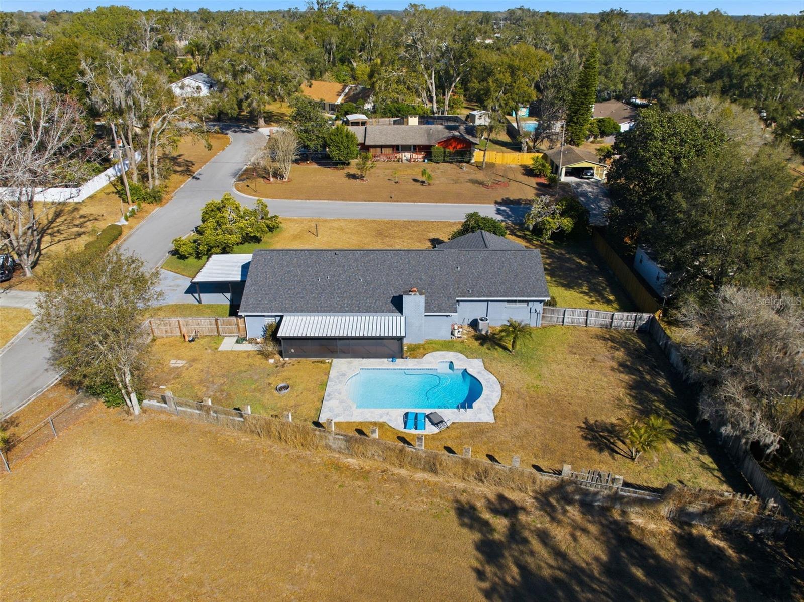 Listing photo id 80 for 2842 Springdell Circle