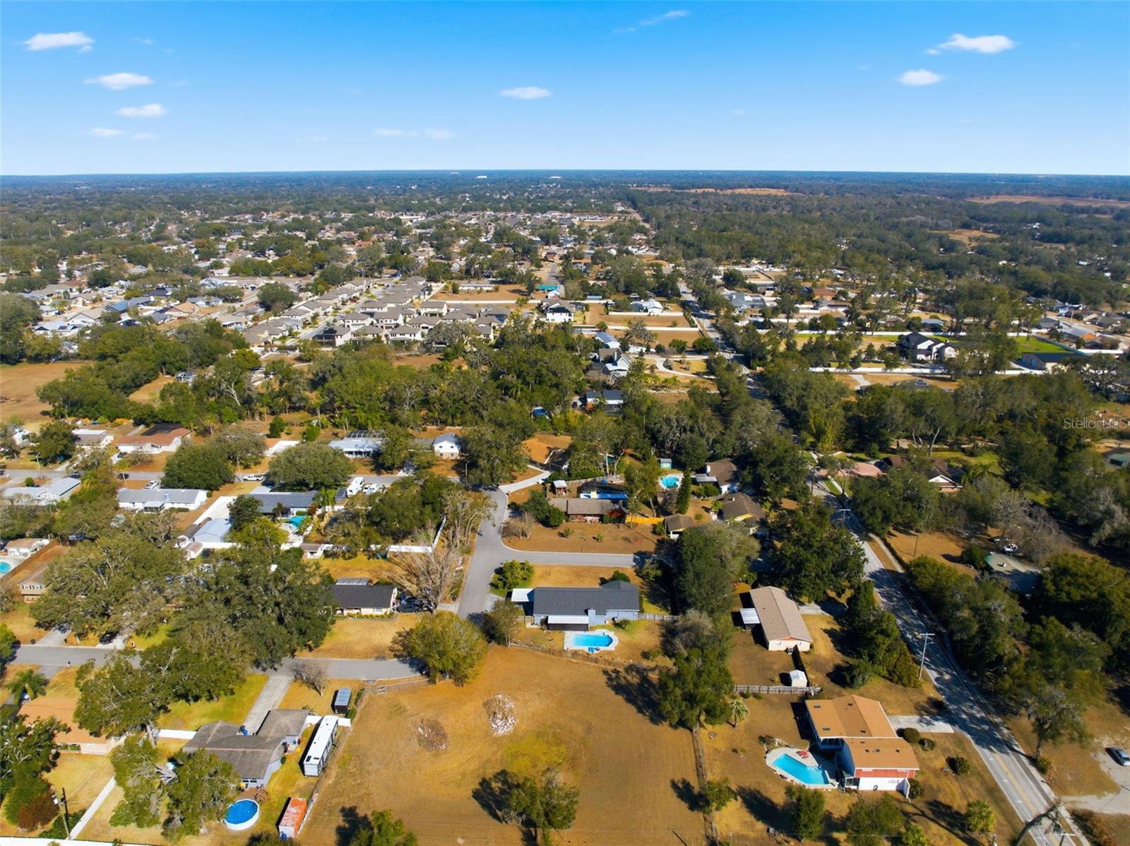 Listing photo id 82 for 2842 Springdell Circle