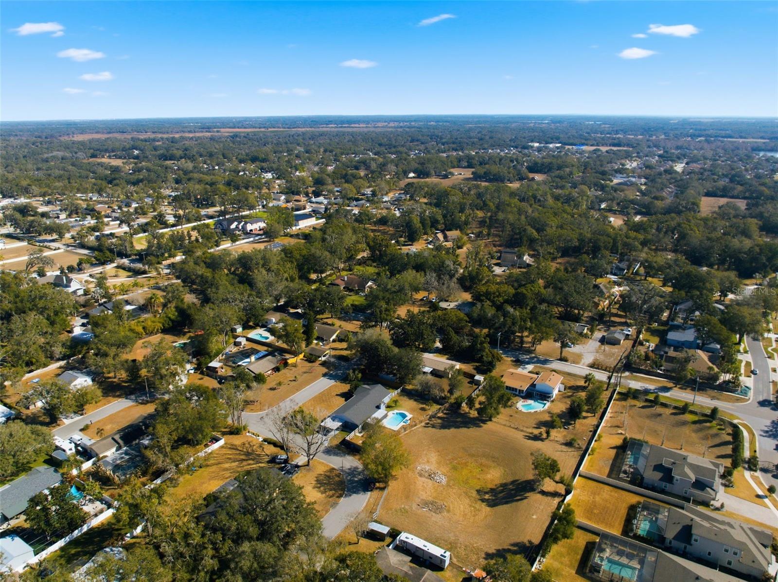 Listing photo id 83 for 2842 Springdell Circle