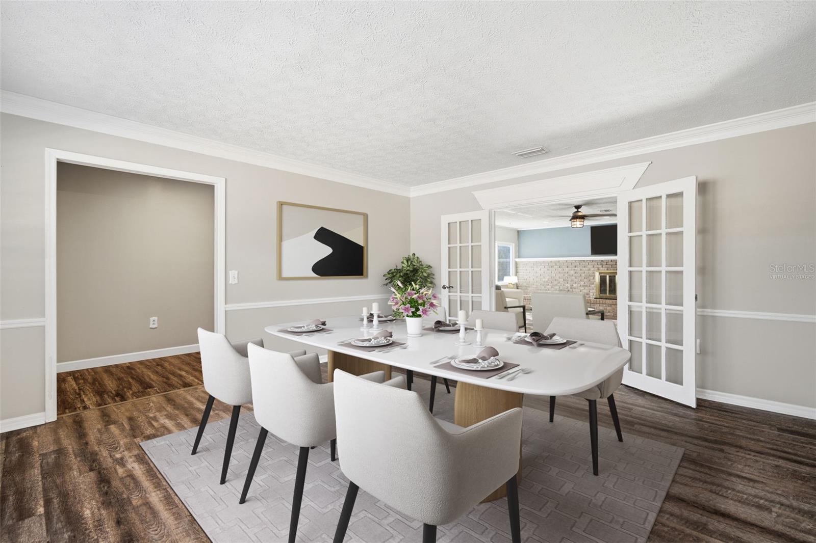 Listing photo id 7 for 2842 Springdell Circle