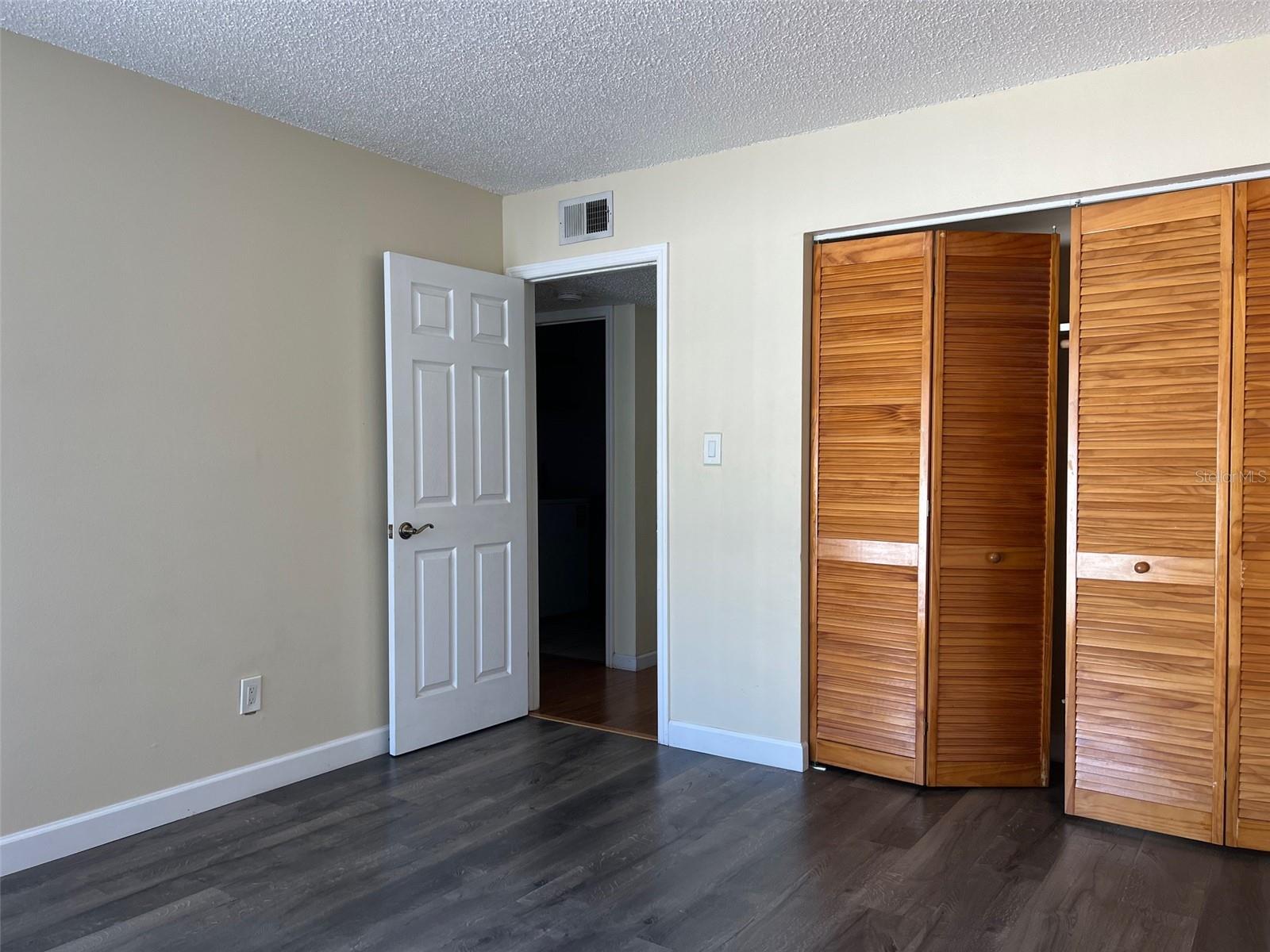 Listing photo id 14 for 2625 State Road 590  2514