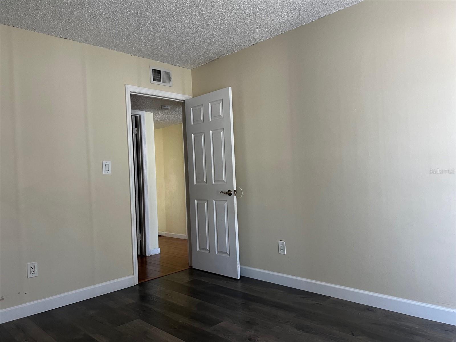 Listing photo id 16 for 2625 State Road 590  2514