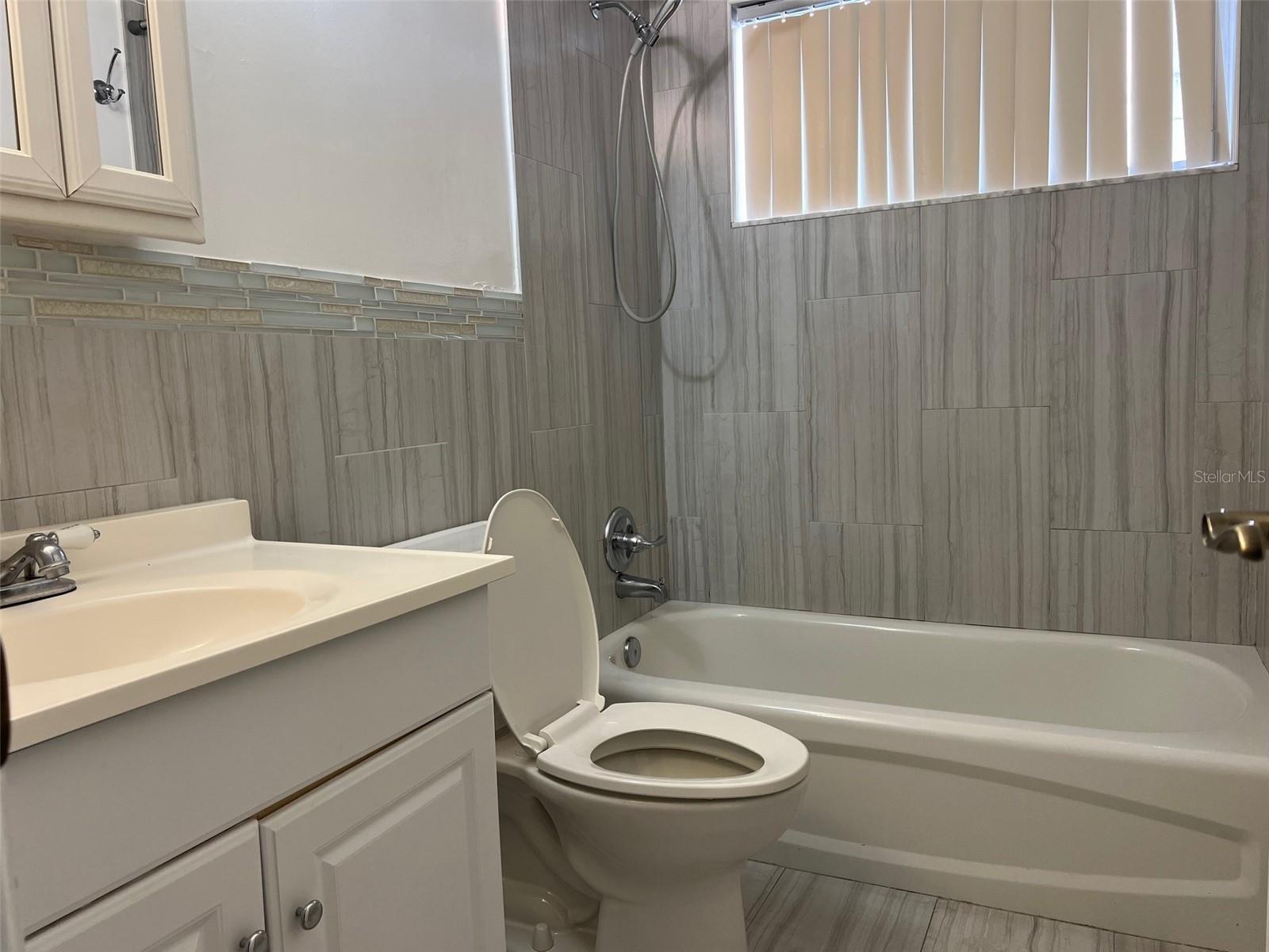 Listing photo id 19 for 2625 State Road 590  2514