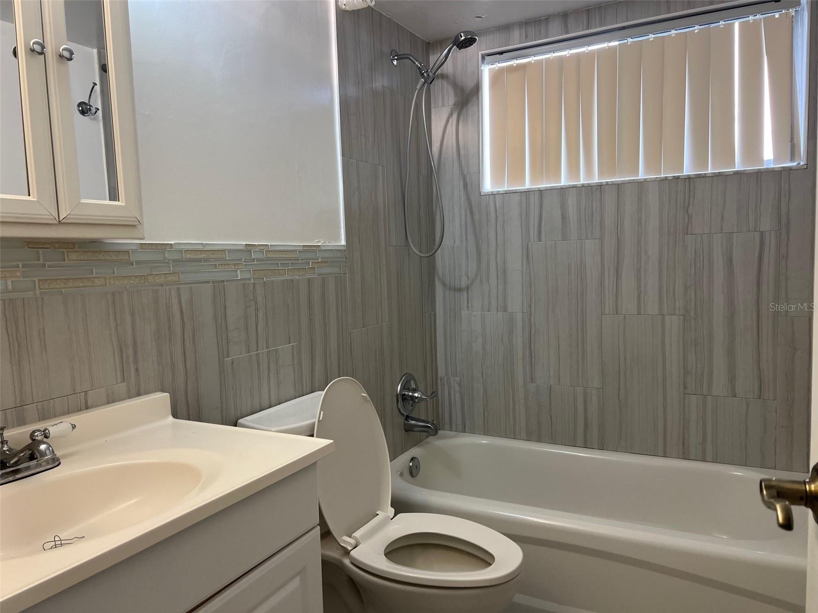 Listing photo id 20 for 2625 State Road 590  2514