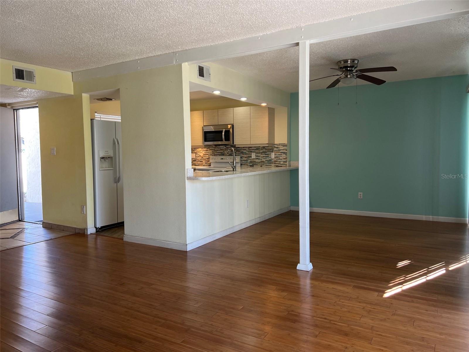 Listing photo id 2 for 2625 State Road 590  2514