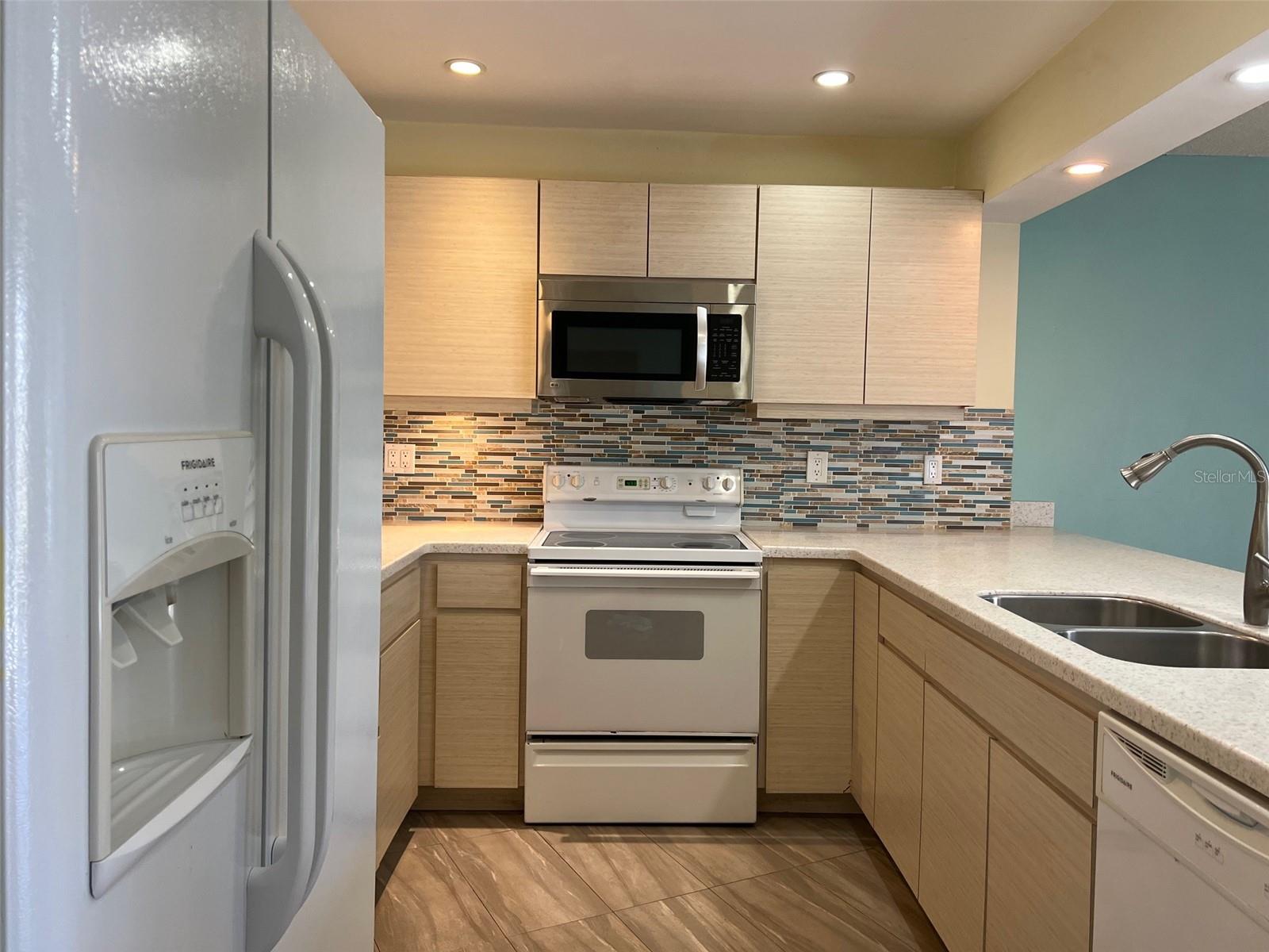 Listing photo id 4 for 2625 State Road 590  2514