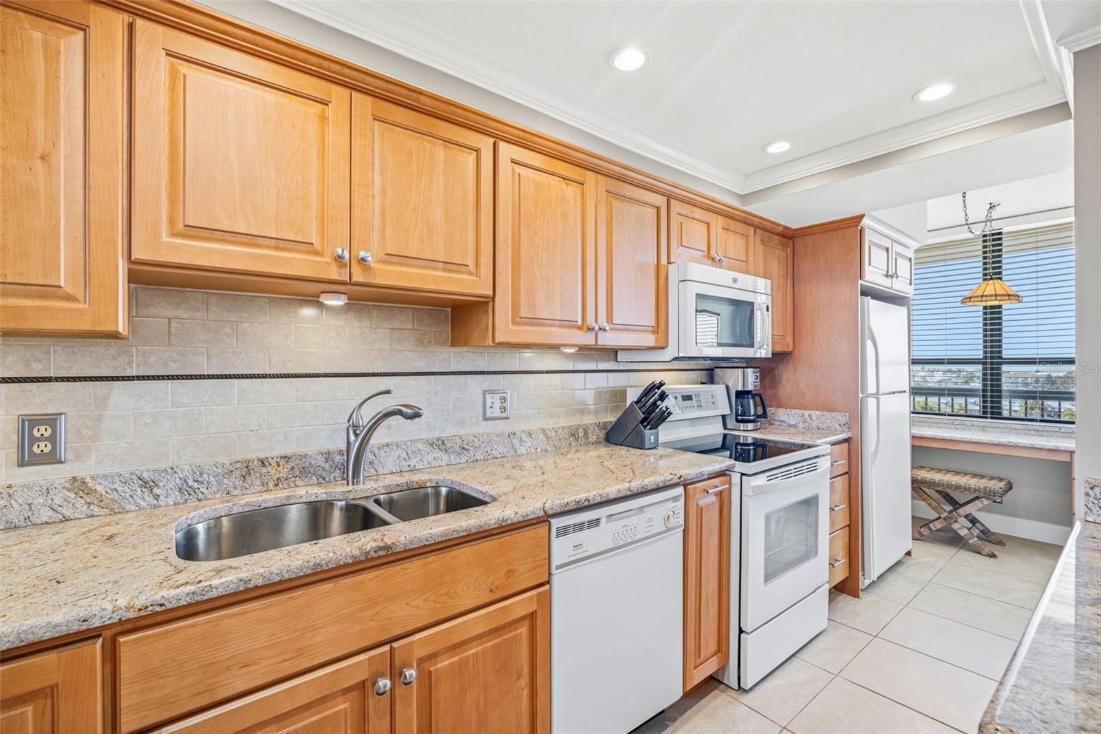 Image 24 of 67 For 9415 Blind Pass Road 702