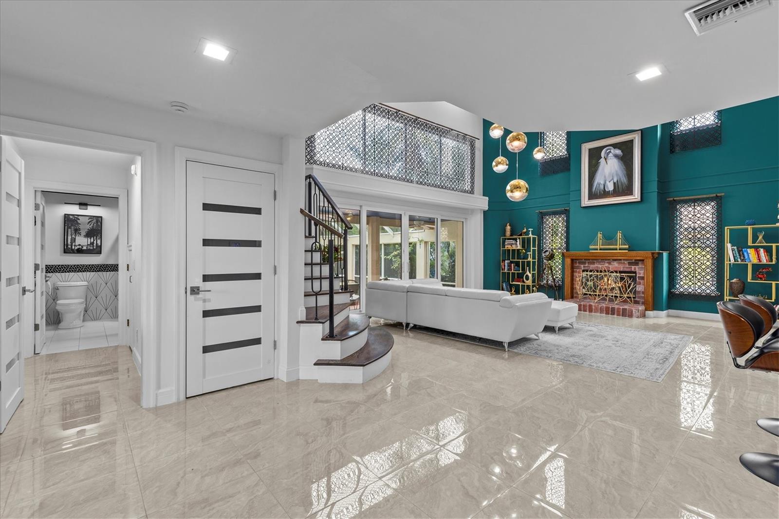 Listing photo id 8 for 5914 La Rosa Lane