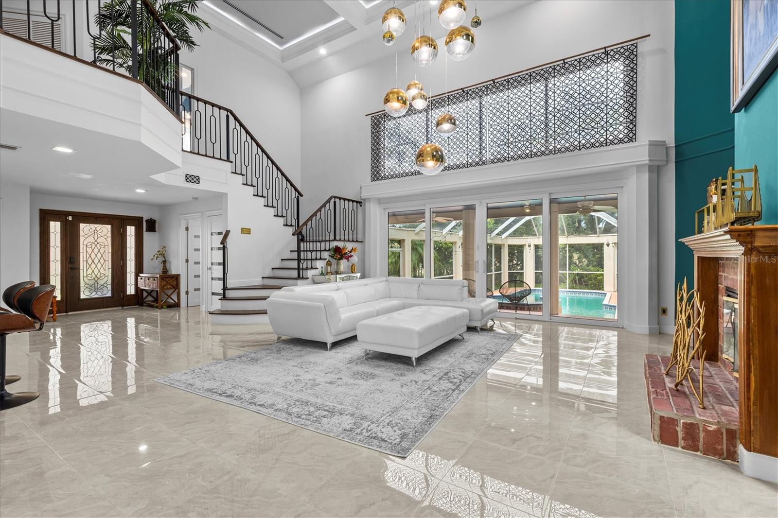 Listing photo id 11 for 5914 La Rosa Lane