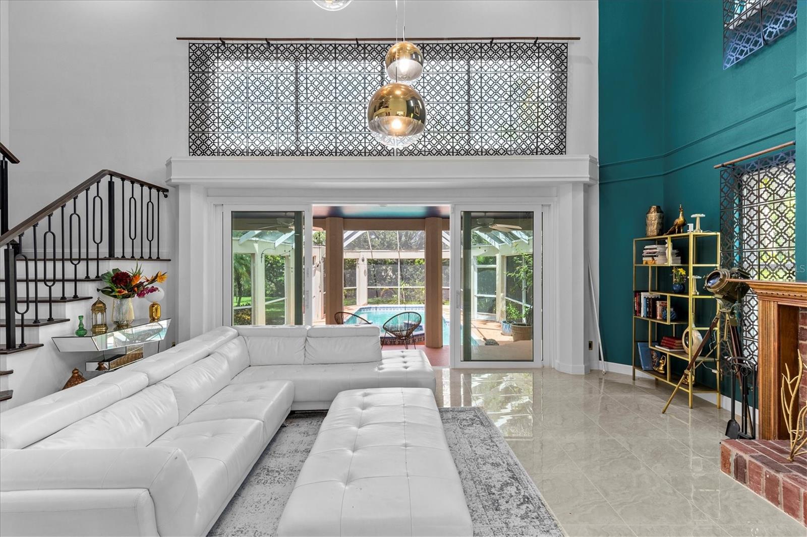 Listing photo id 12 for 5914 La Rosa Lane