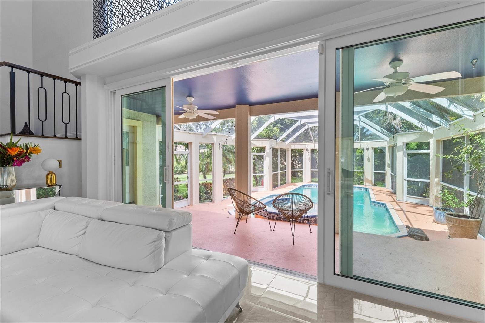 Listing photo id 13 for 5914 La Rosa Lane