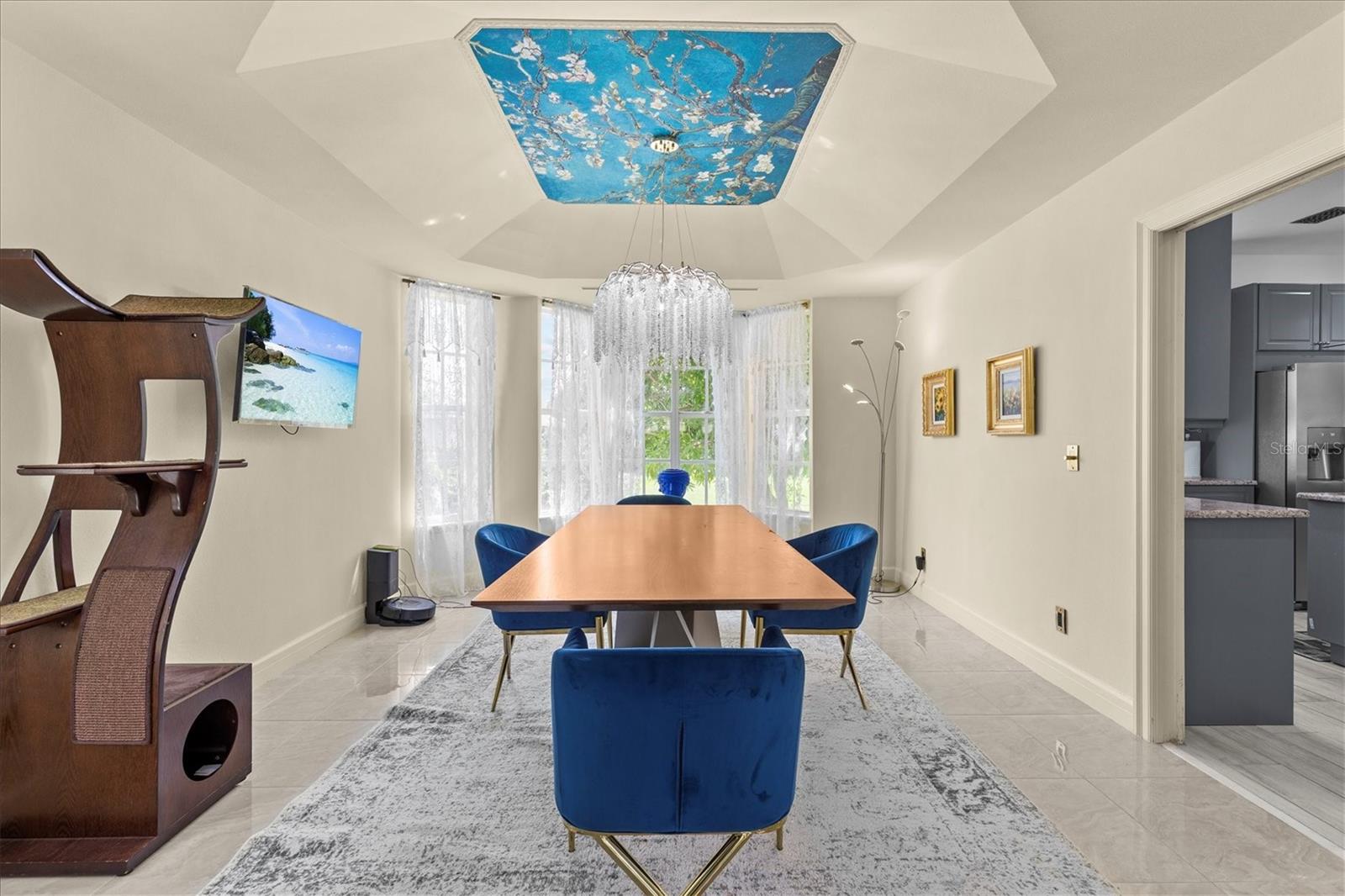 Listing photo id 21 for 5914 La Rosa Lane