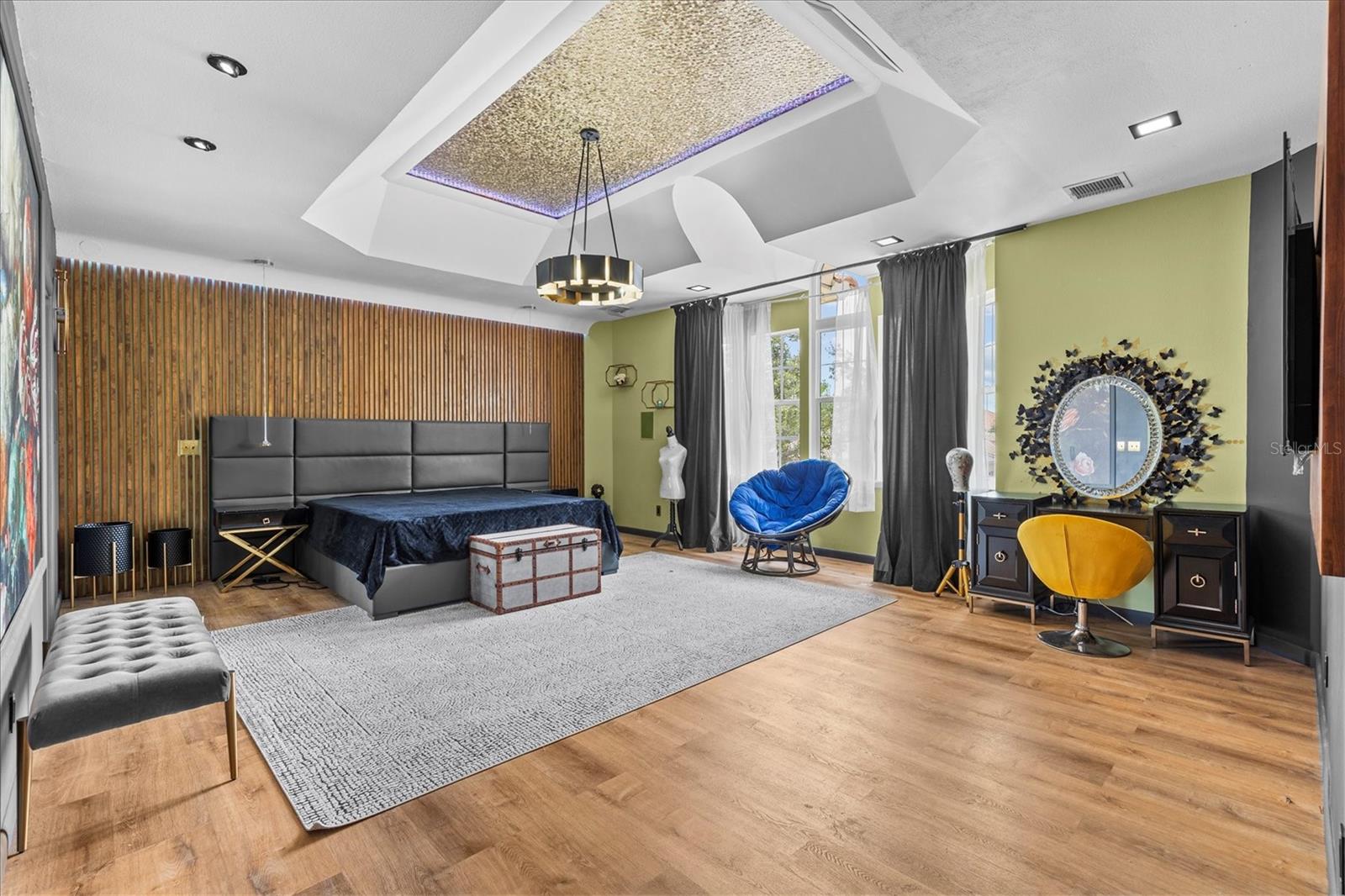 Listing photo id 28 for 5914 La Rosa Lane