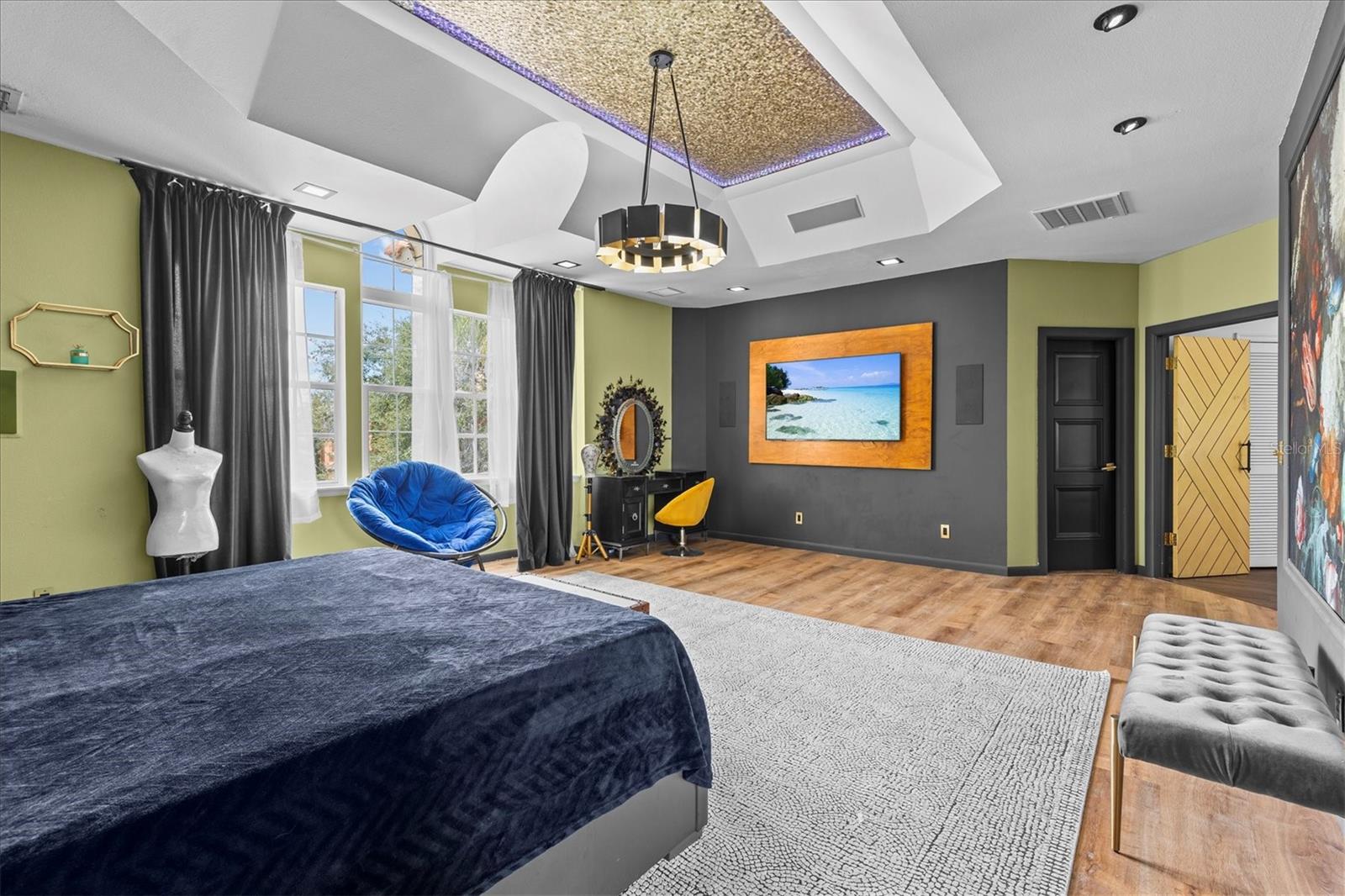 Listing photo id 31 for 5914 La Rosa Lane