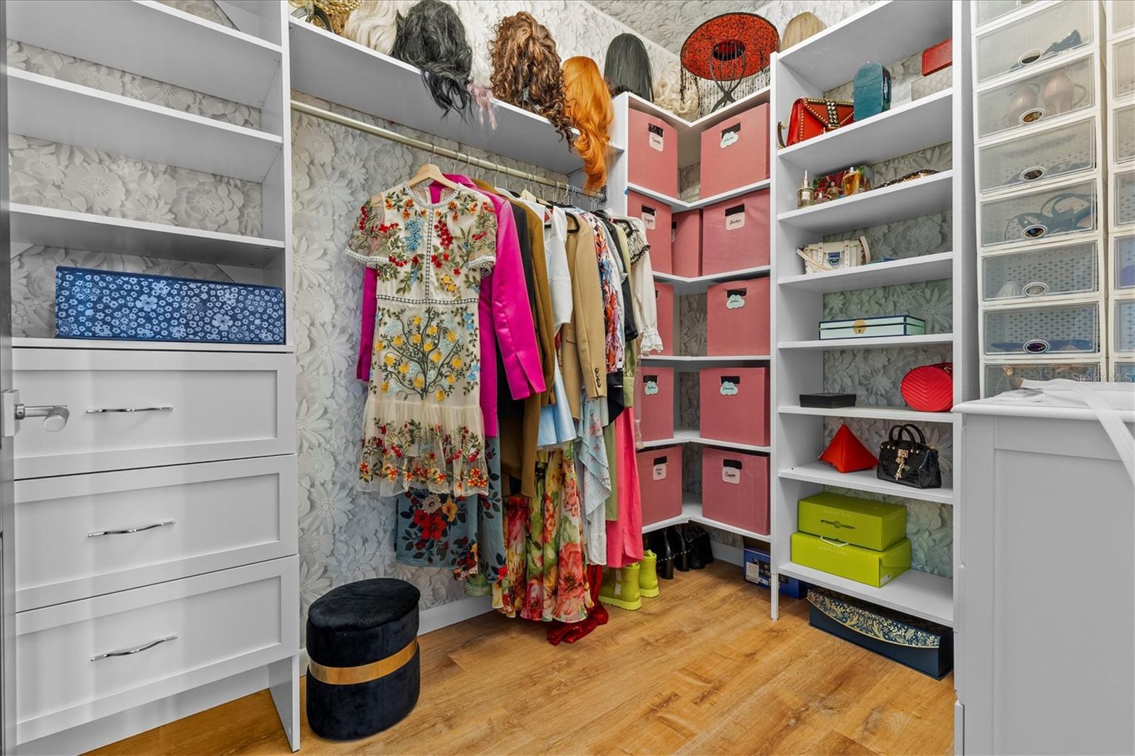 Listing photo id 37 for 5914 La Rosa Lane