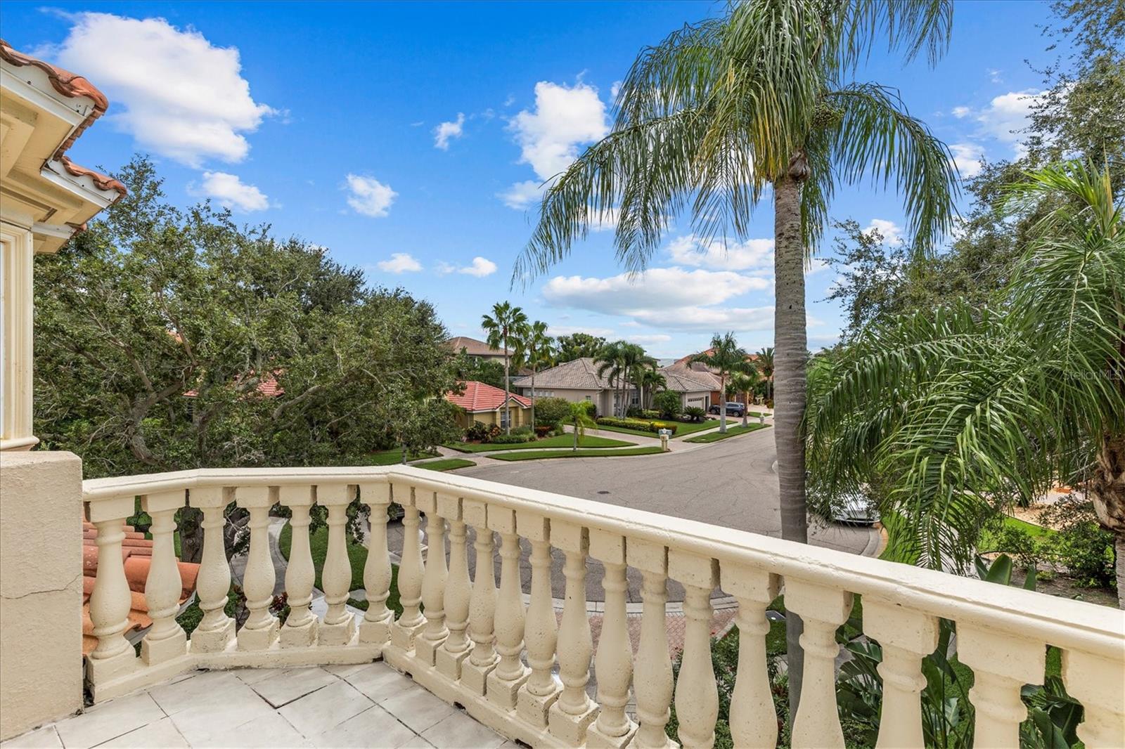 Listing photo id 38 for 5914 La Rosa Lane