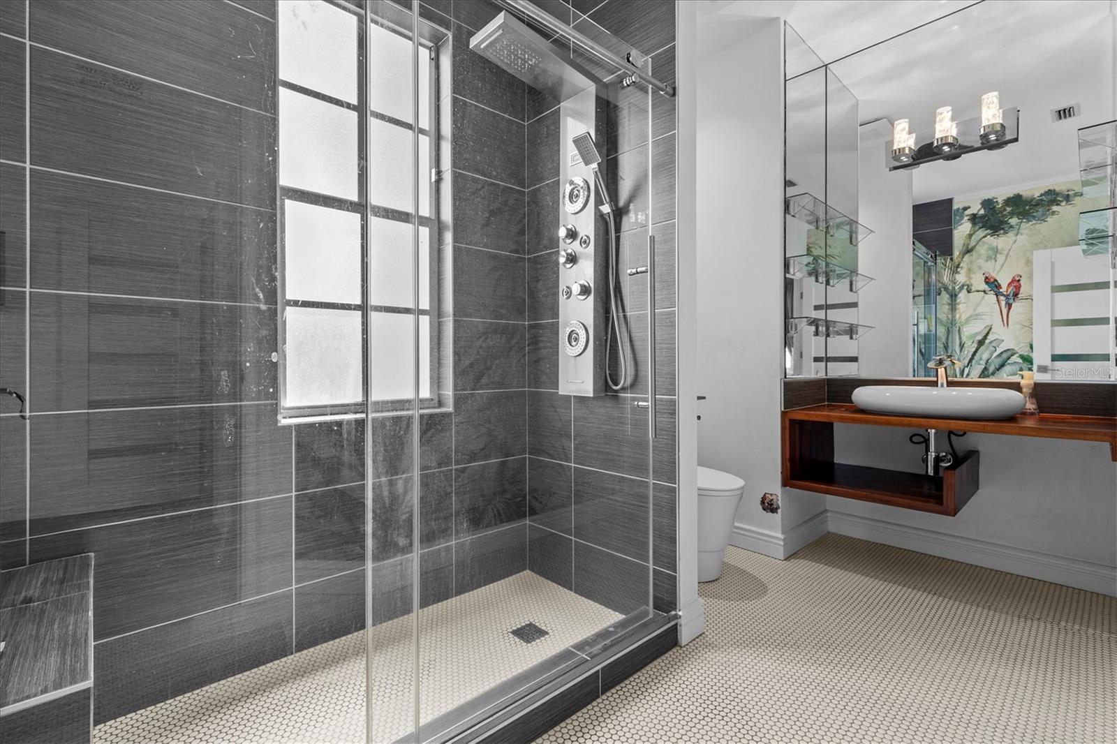 Listing photo id 41 for 5914 La Rosa Lane