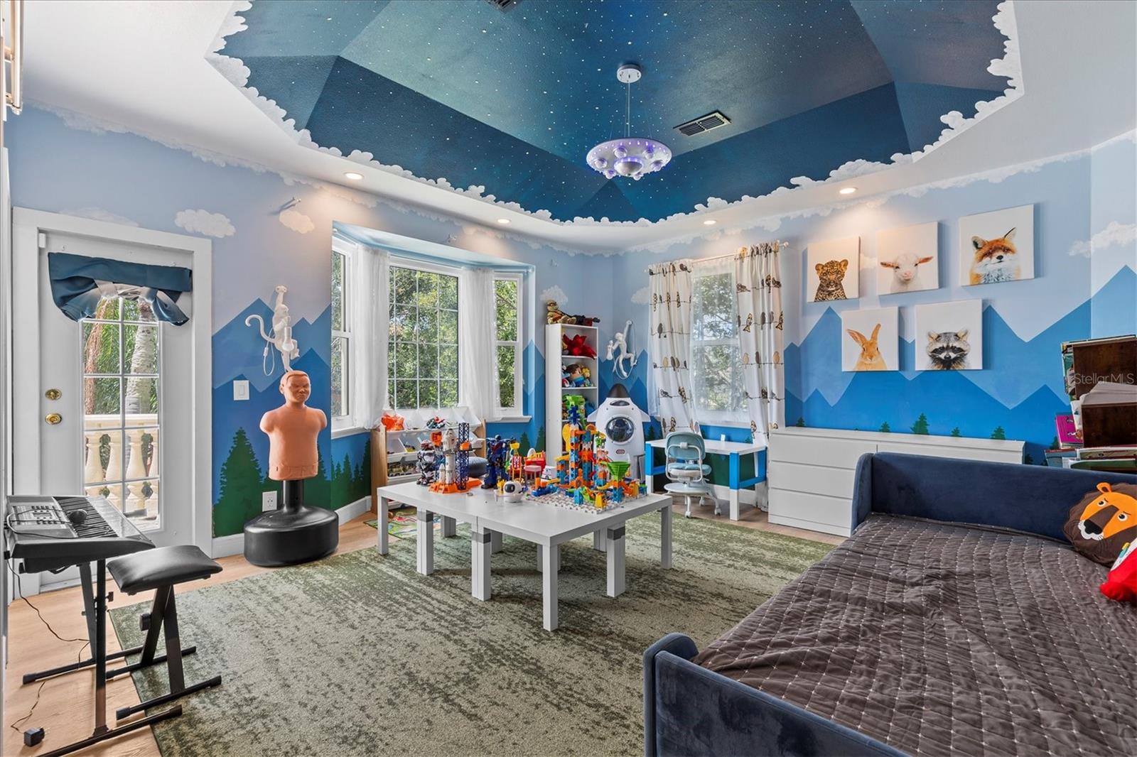 Listing photo id 44 for 5914 La Rosa Lane