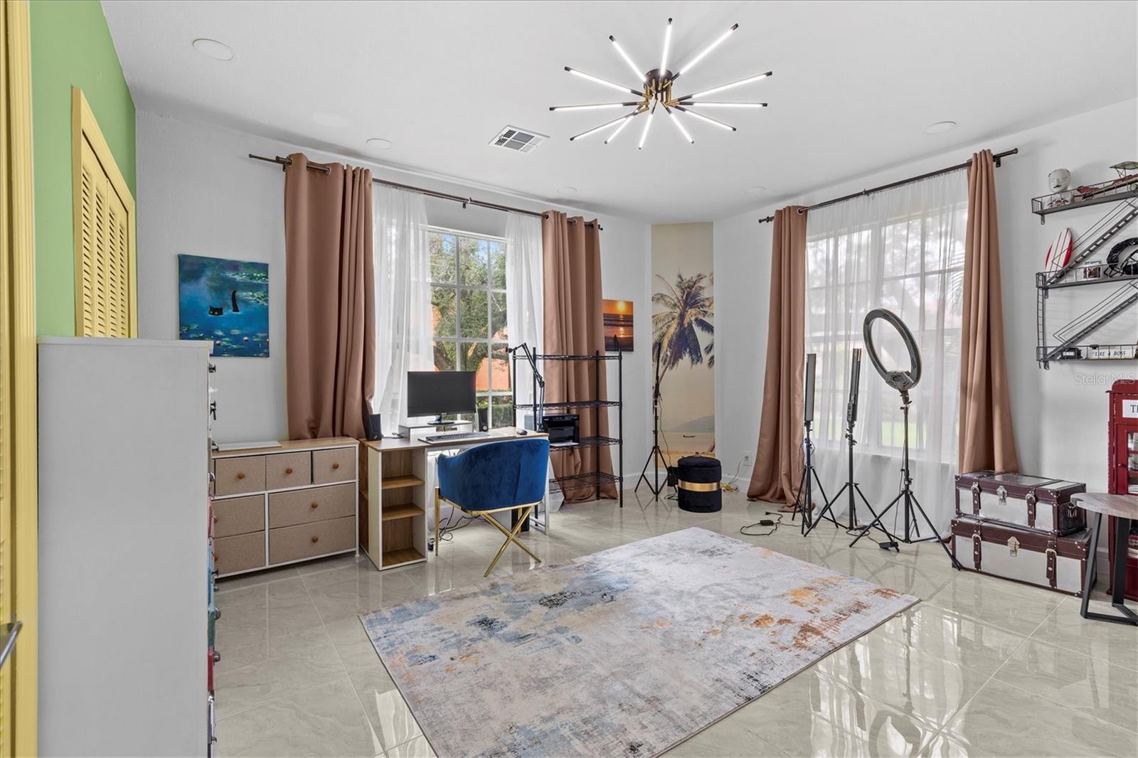 Listing photo id 47 for 5914 La Rosa Lane