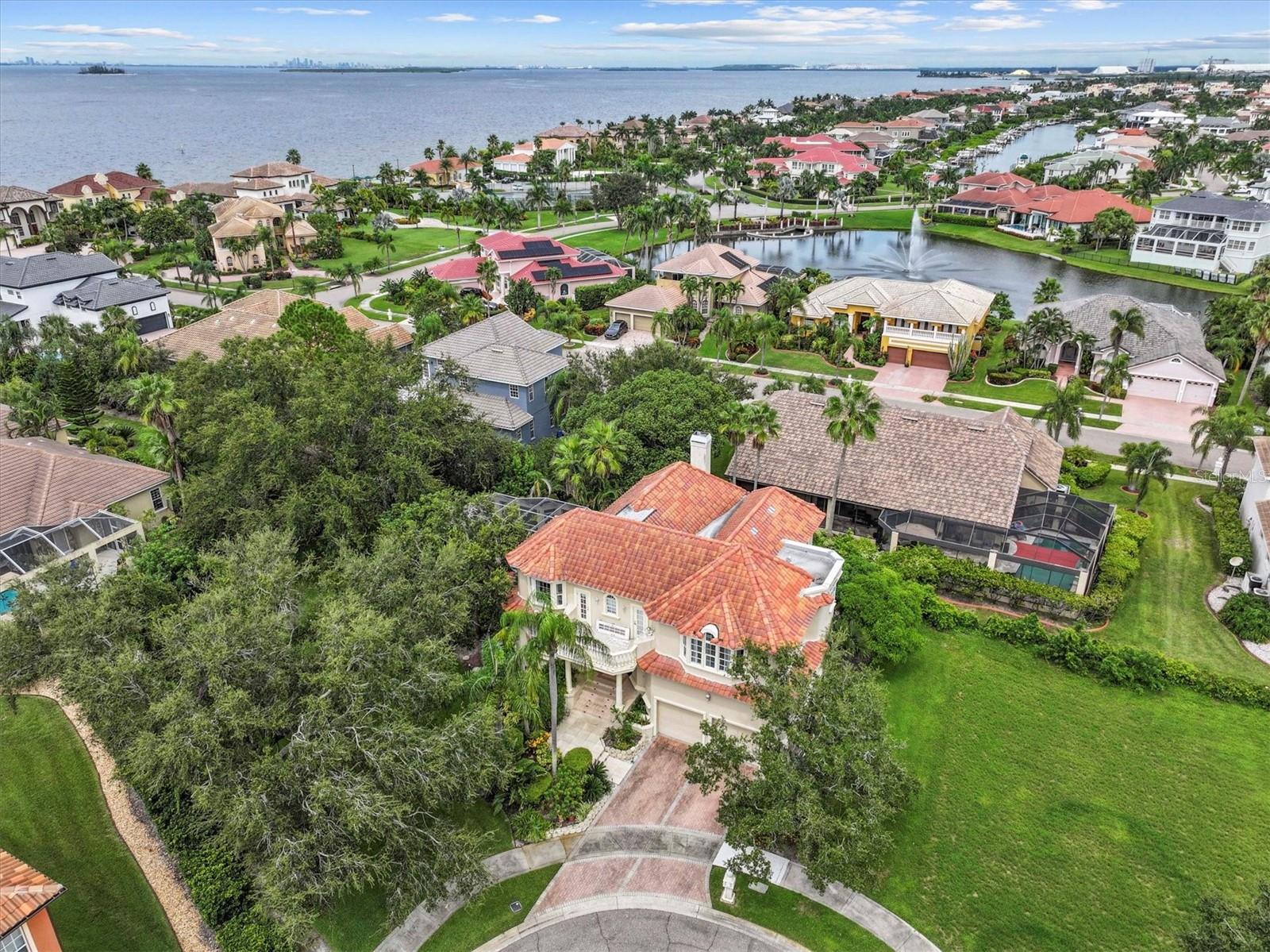 Listing photo id 3 for 5914 La Rosa Lane