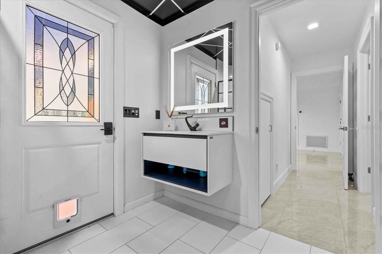 Listing photo id 50 for 5914 La Rosa Lane