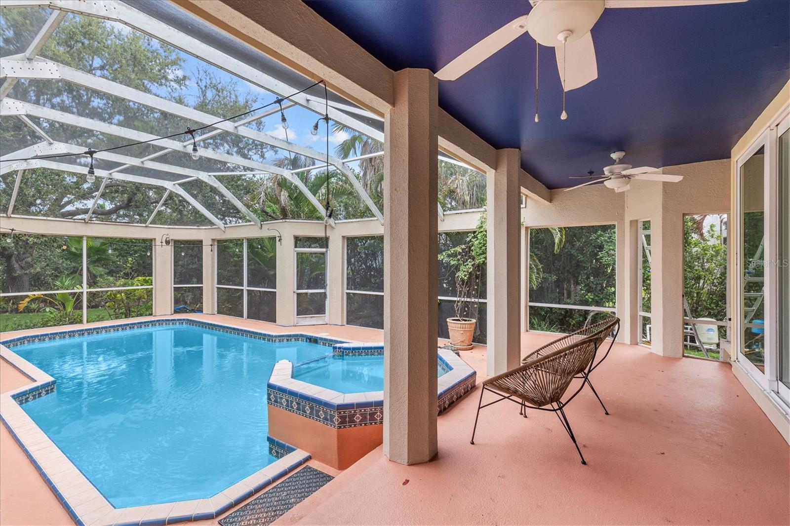 Listing photo id 52 for 5914 La Rosa Lane