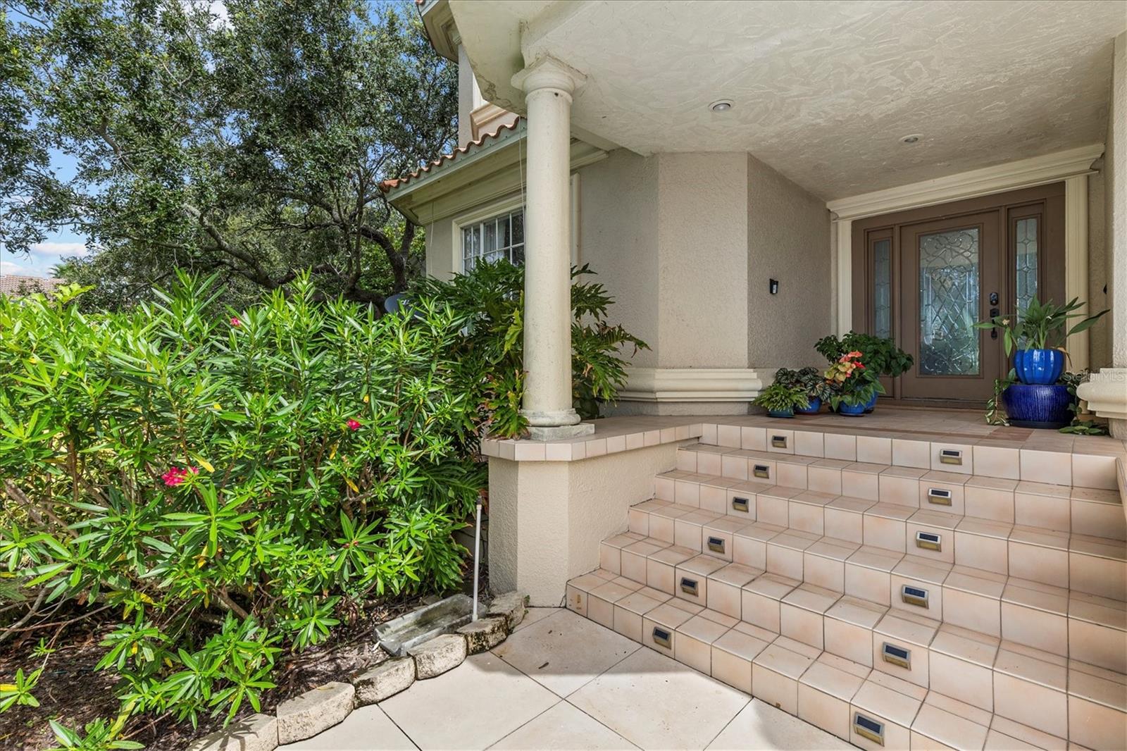 Listing photo id 5 for 5914 La Rosa Lane