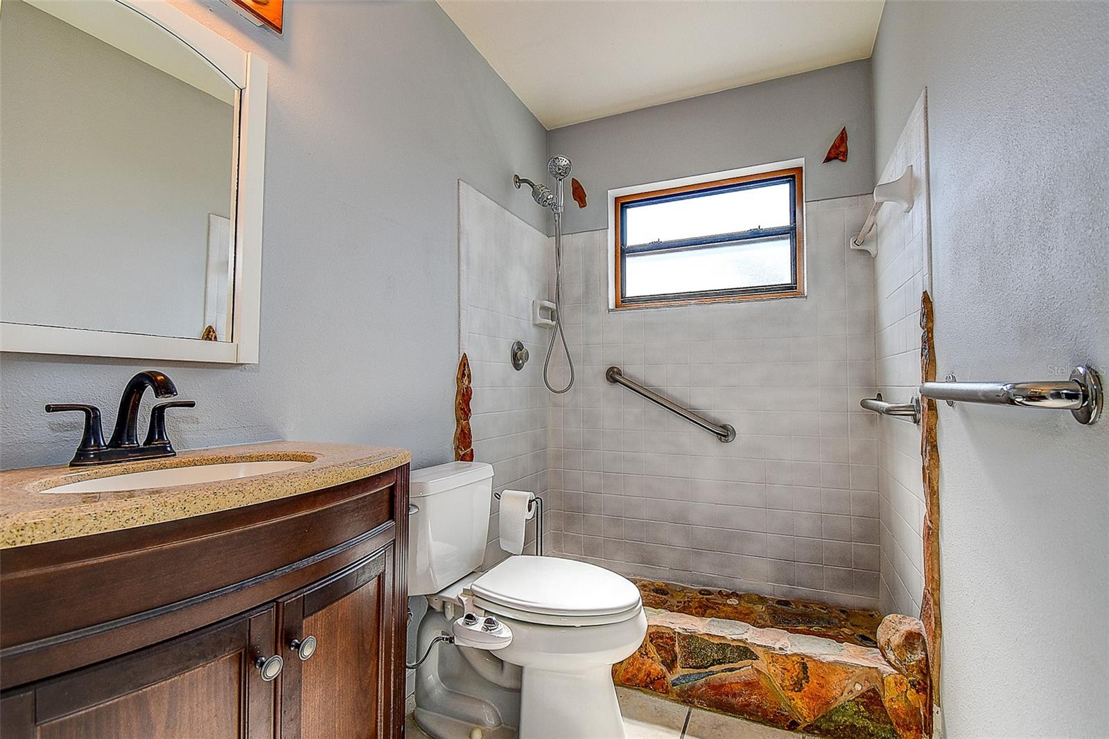 Image 14 of 27 For 808 Helmsman Way