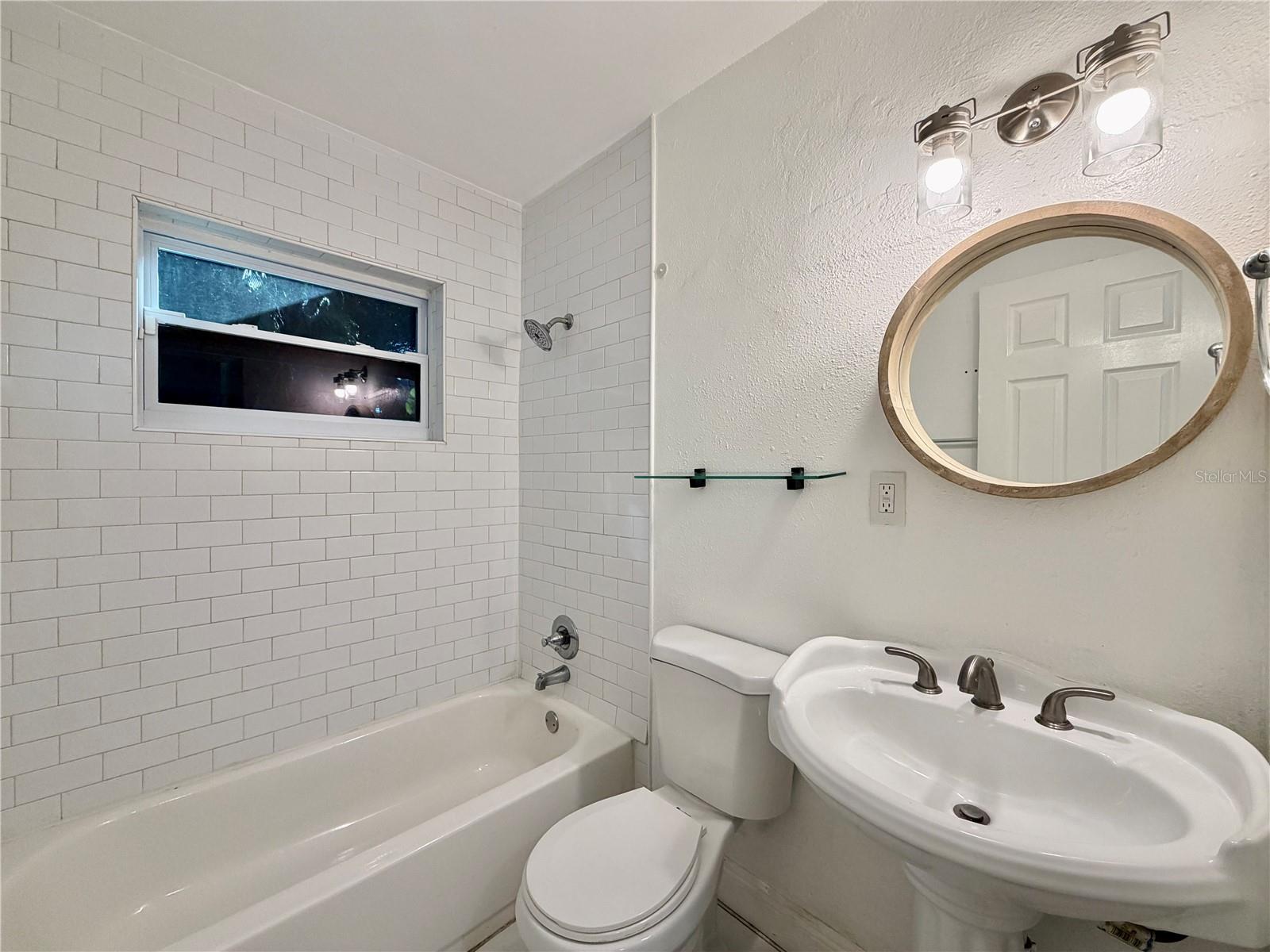 Image 21 of 28 For 844 35th Avenue S