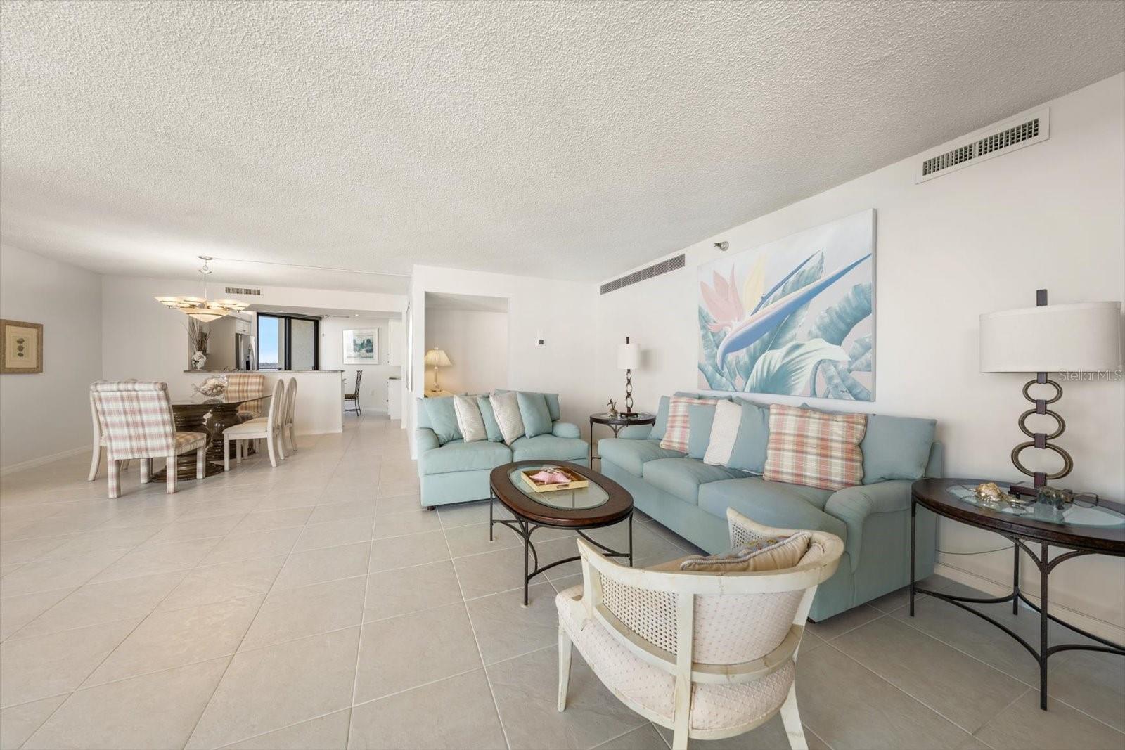 Listing photo id 8 for 690 Island Way 909