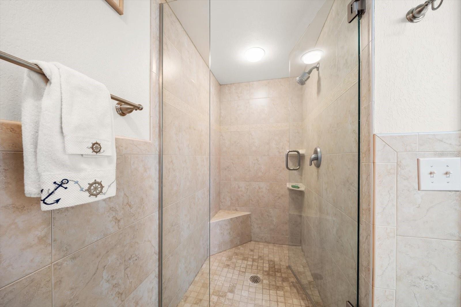 Listing photo id 23 for 690 Island Way 909