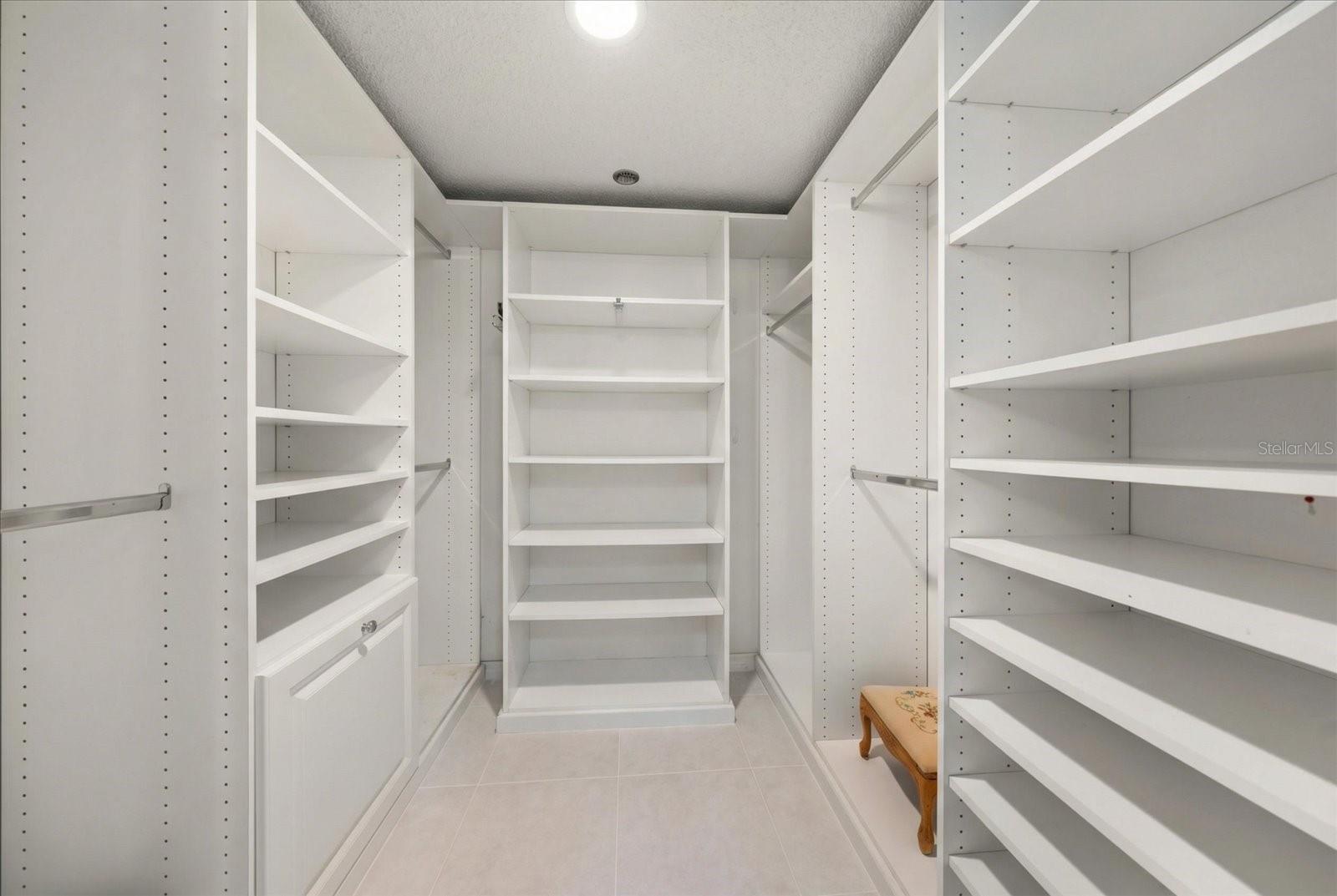 Listing photo id 24 for 690 Island Way 909