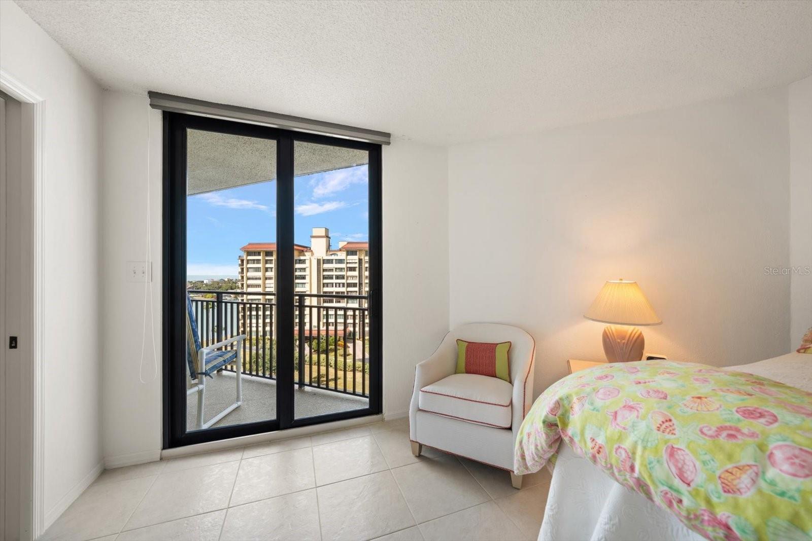 Listing photo id 25 for 690 Island Way 909